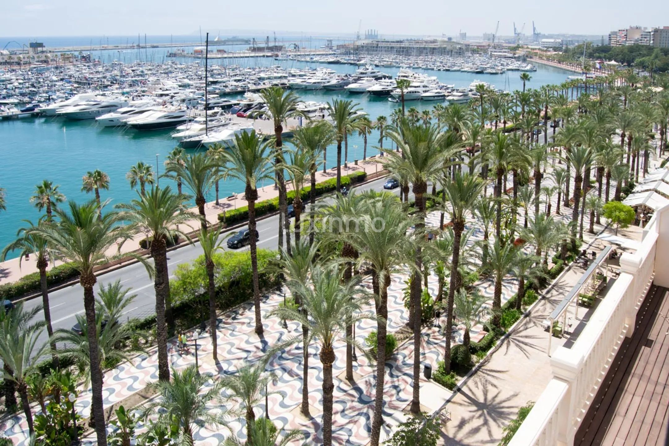 Prachtvolles Eck-Penthouse auf der Esplanade von Alicante — photo 10