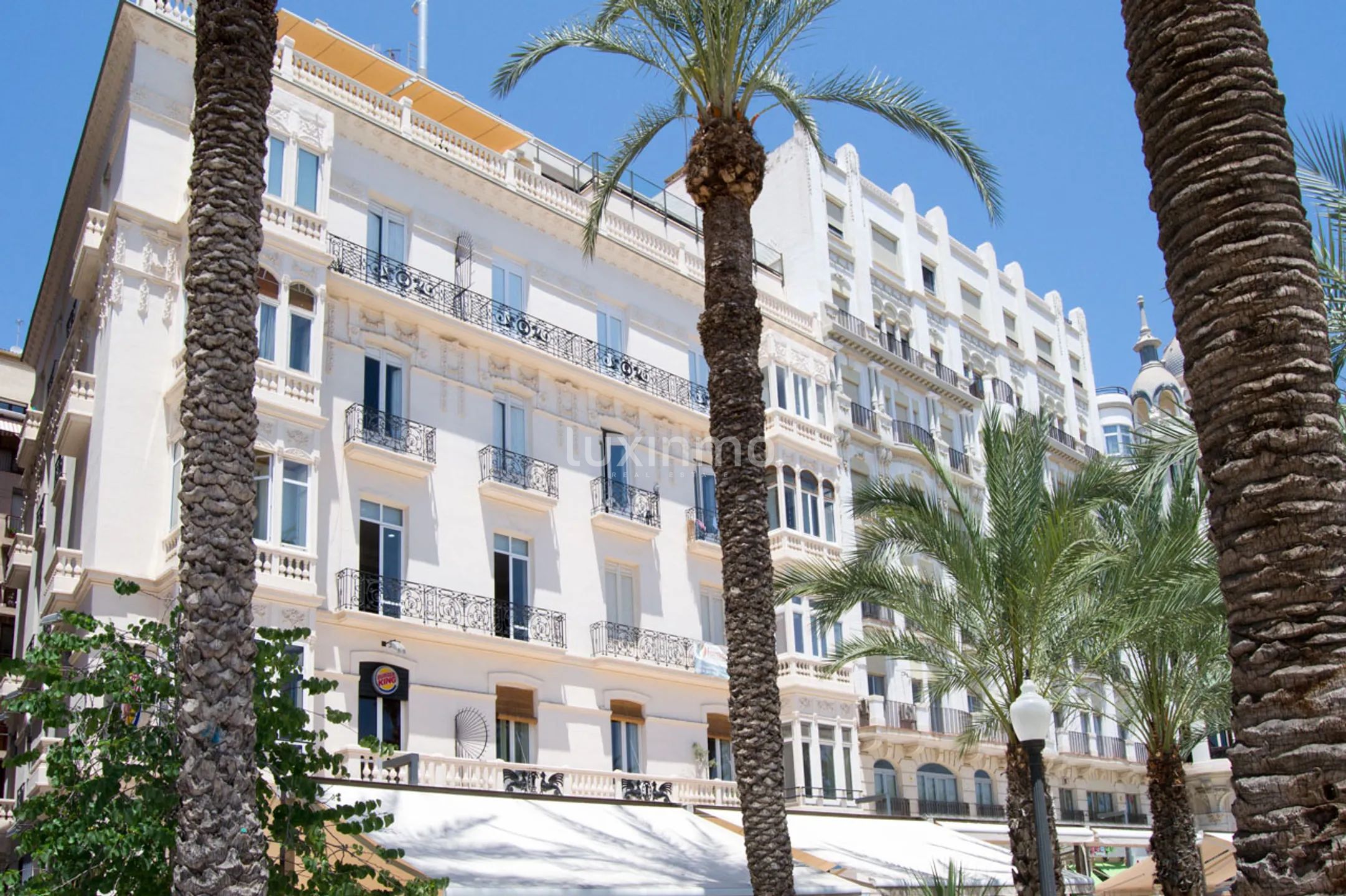 Prachtvolles Eck-Penthouse auf der Esplanade von Alicante — photo 37