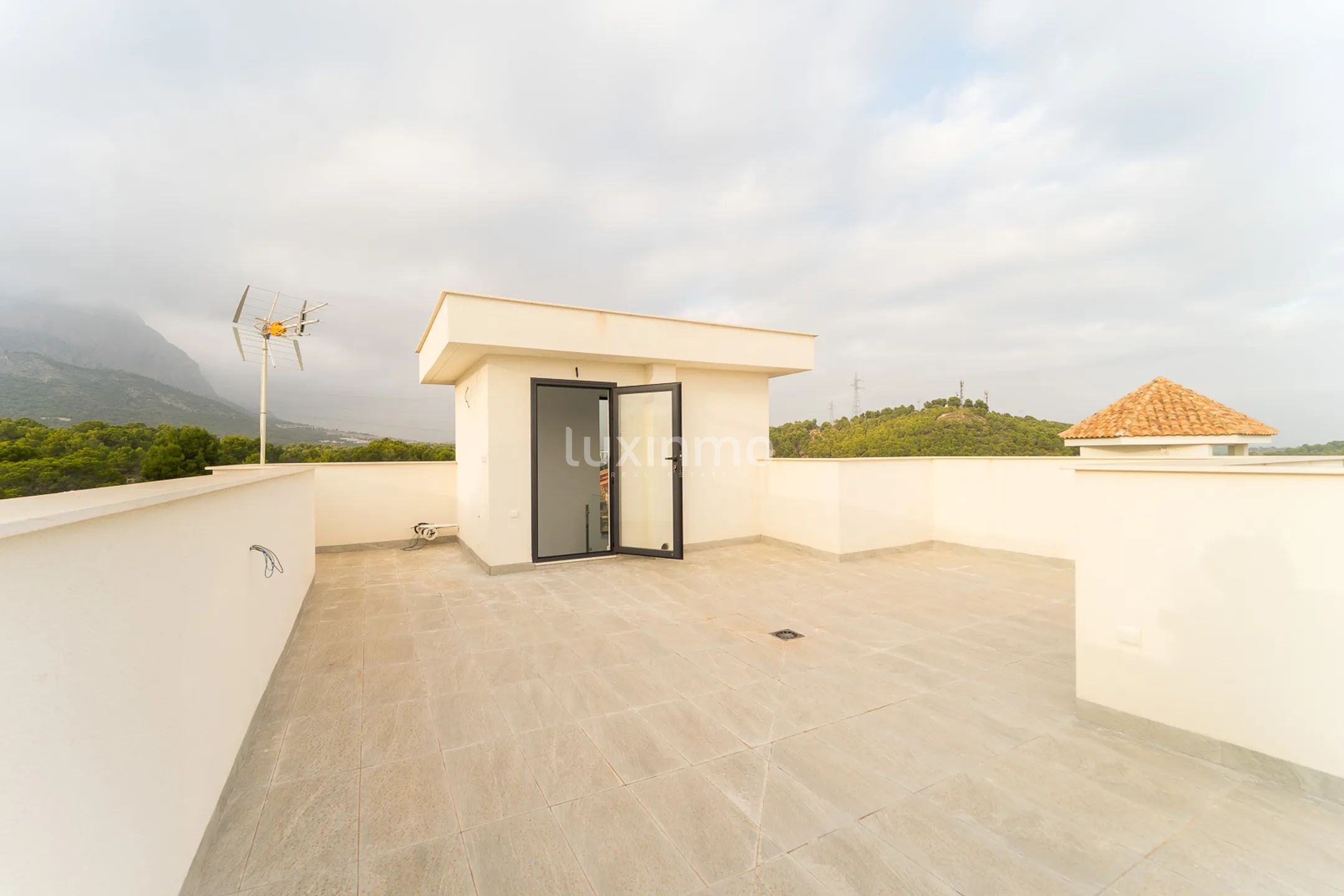 Eine neue Villa zur Miete in La Nuсia — photo 22