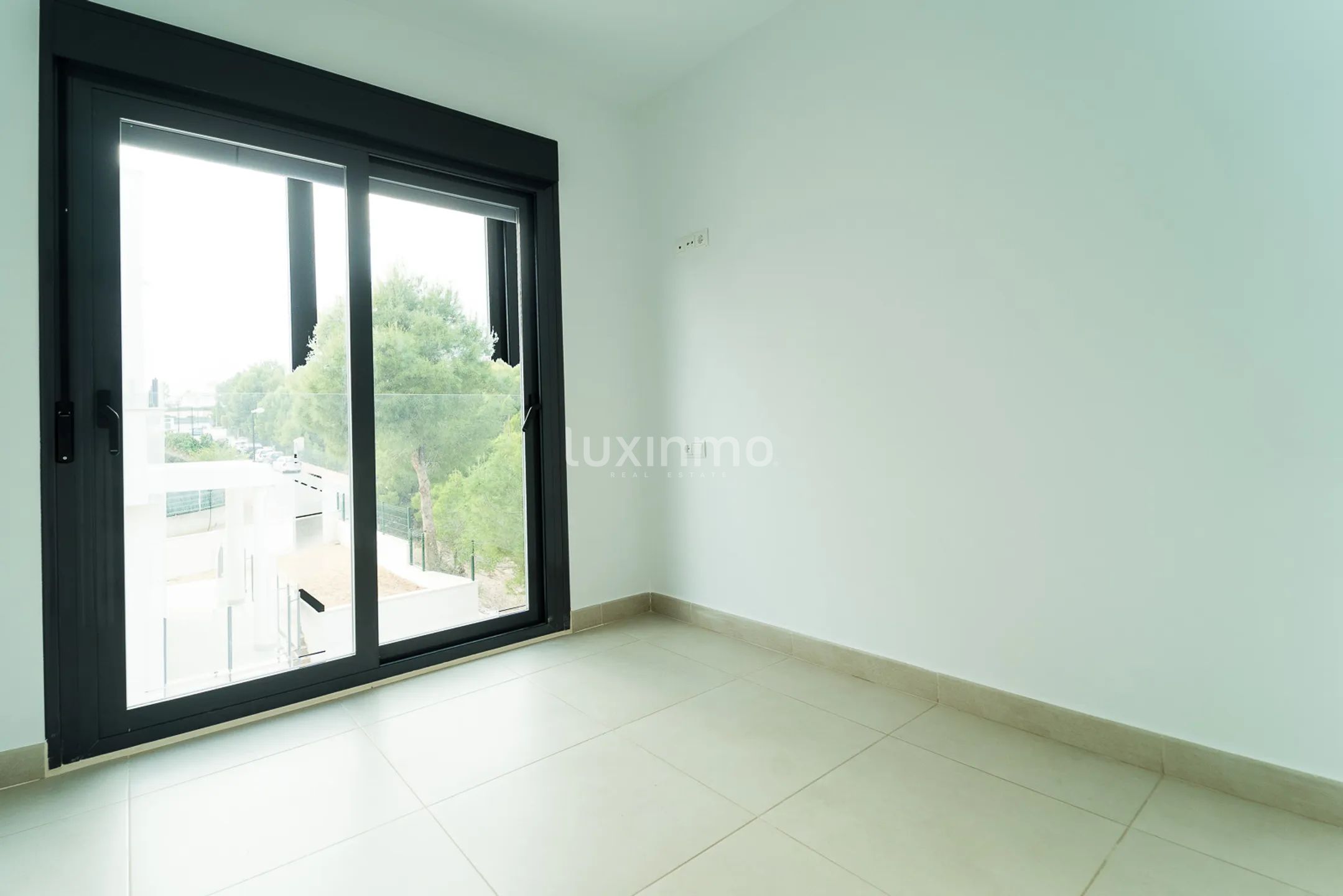 Eine neue Villa zur Miete in La Nuсia — photo 16