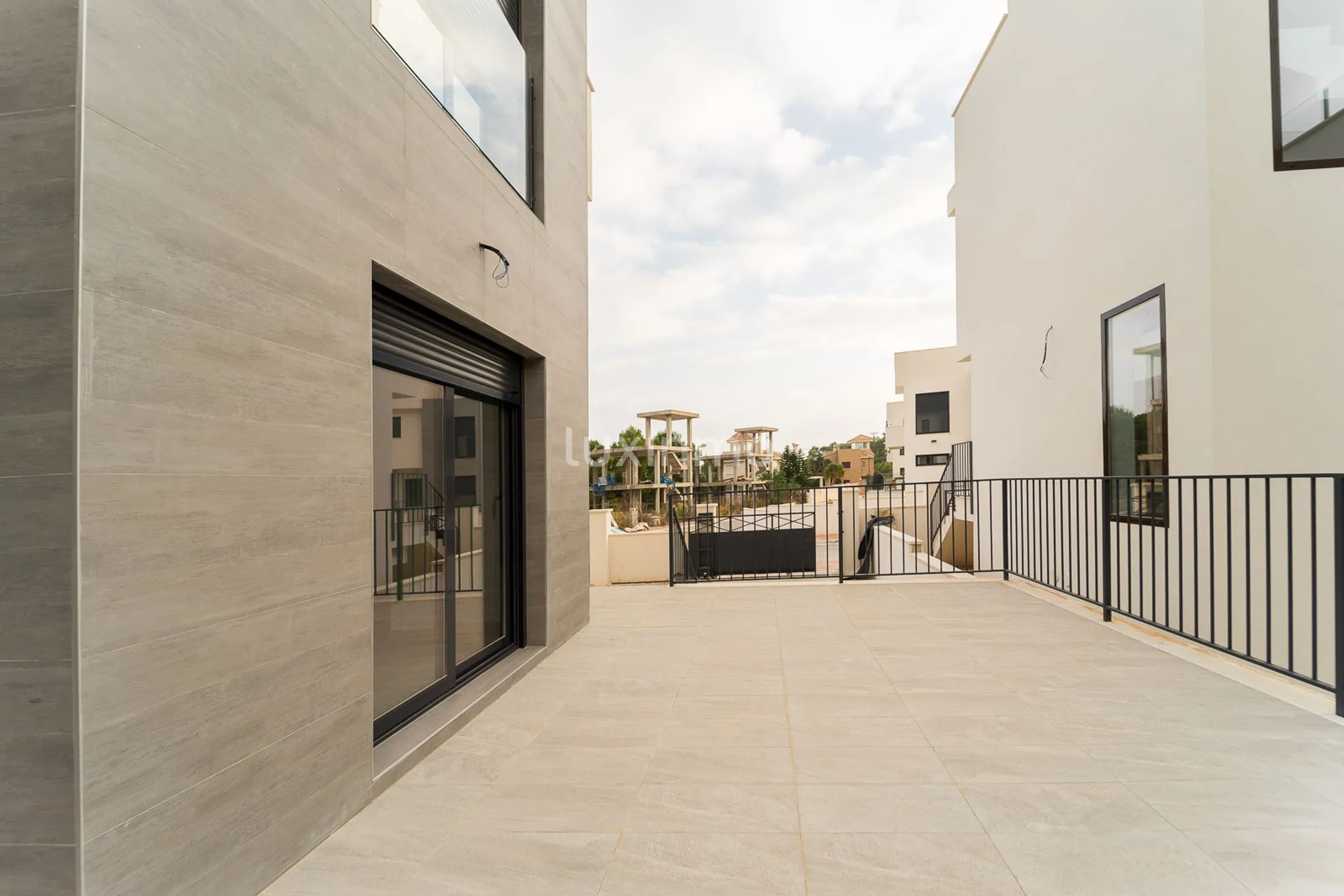 Eine neue Villa zur Miete in La Nuсia — photo 10