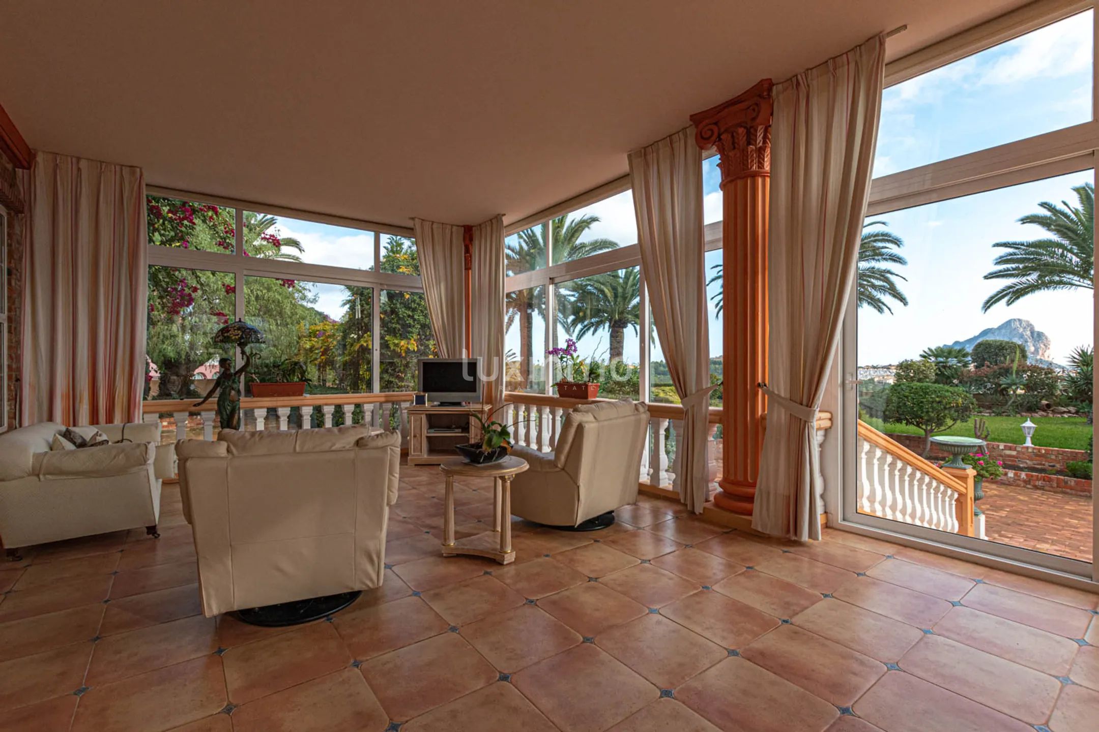 Villa i engelsk stil med panoramautsikt til leie i Calpe — photo 20