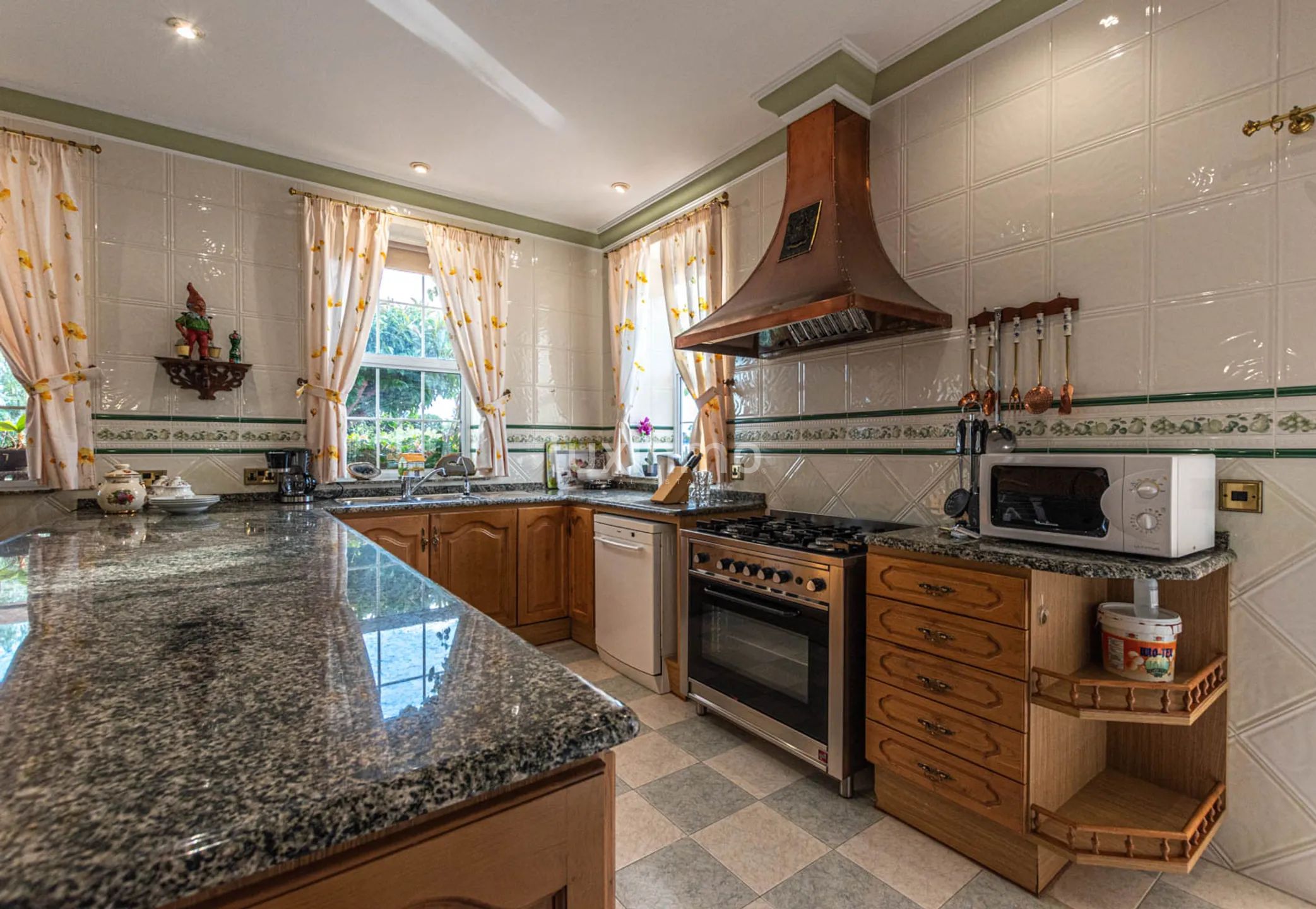 Villa i engelsk stil med panoramautsikt til leie i Calpe — photo 21