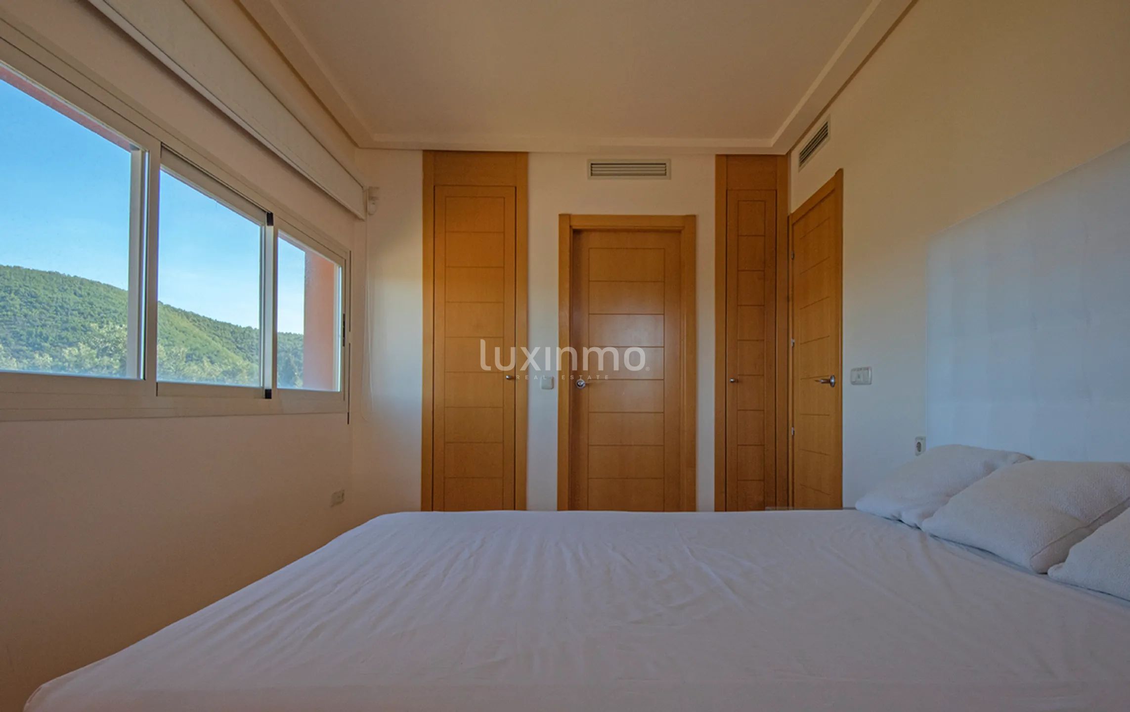 Moderno piso de 2 dormitorios en venta en Roca Llisa en Ibiza — photo 24