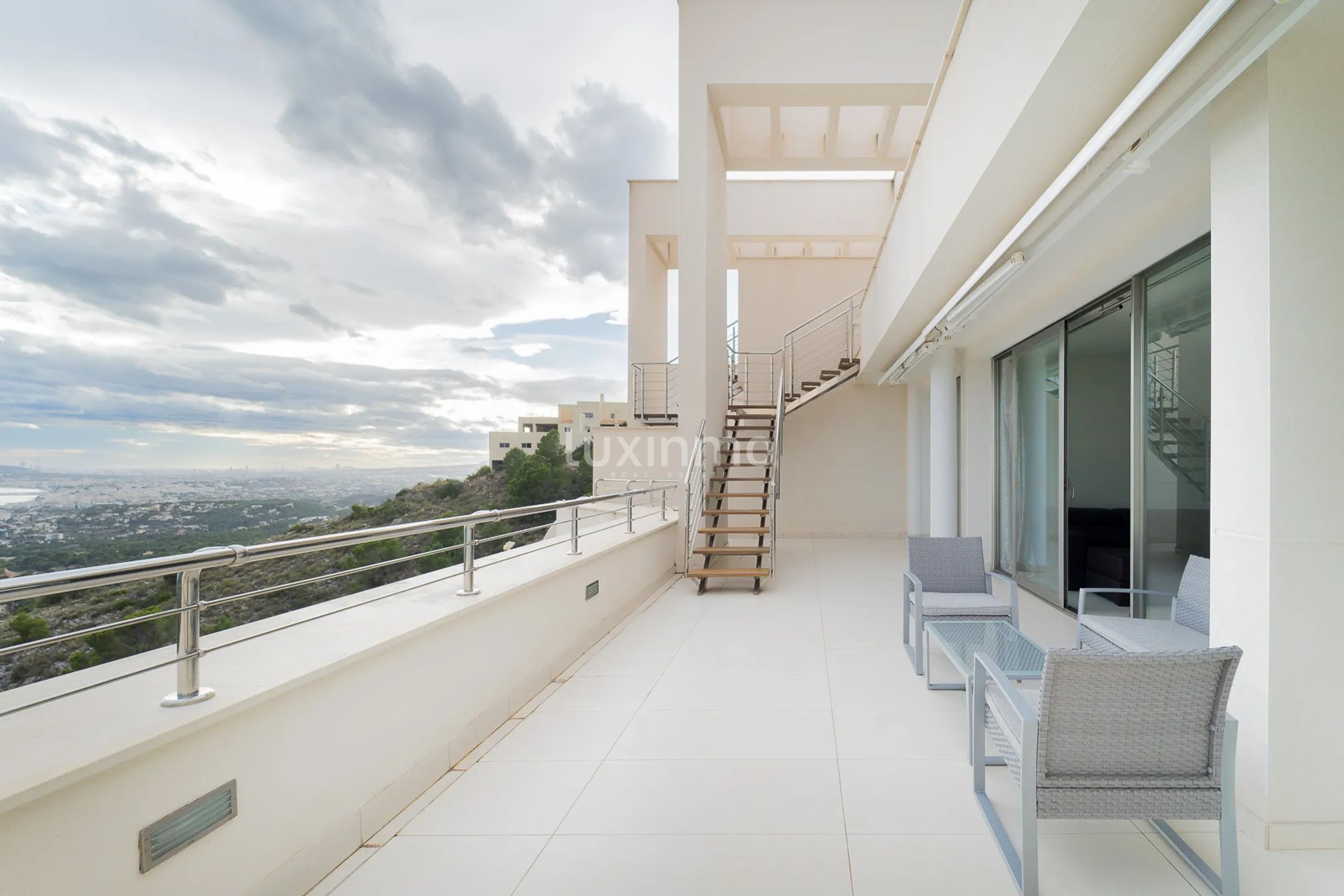 Penthouse with swimming pool and sea views in Mare Nostrum — photo 16