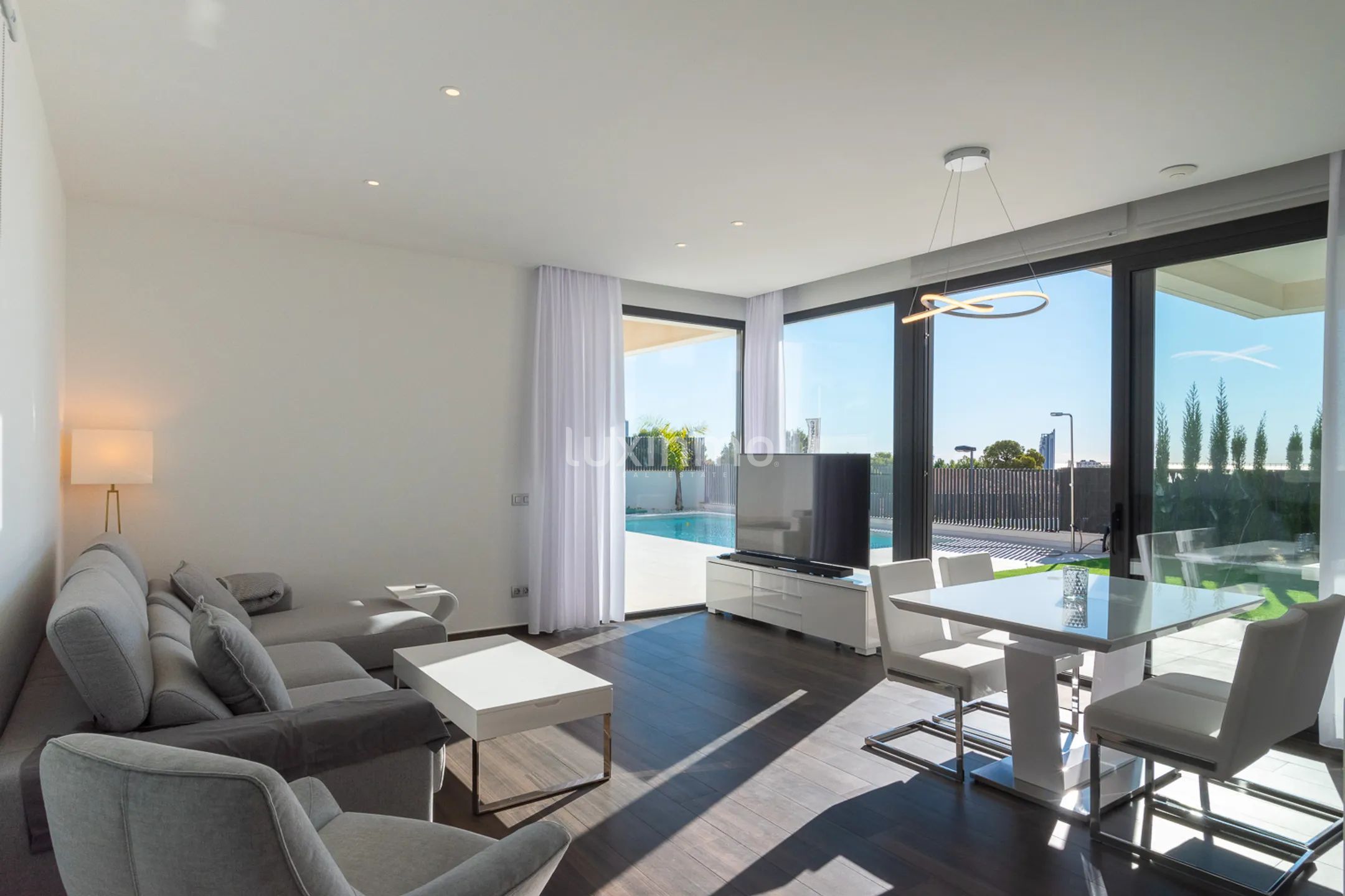 Villa with sea views for sale in Sierra Cortina — photo 7