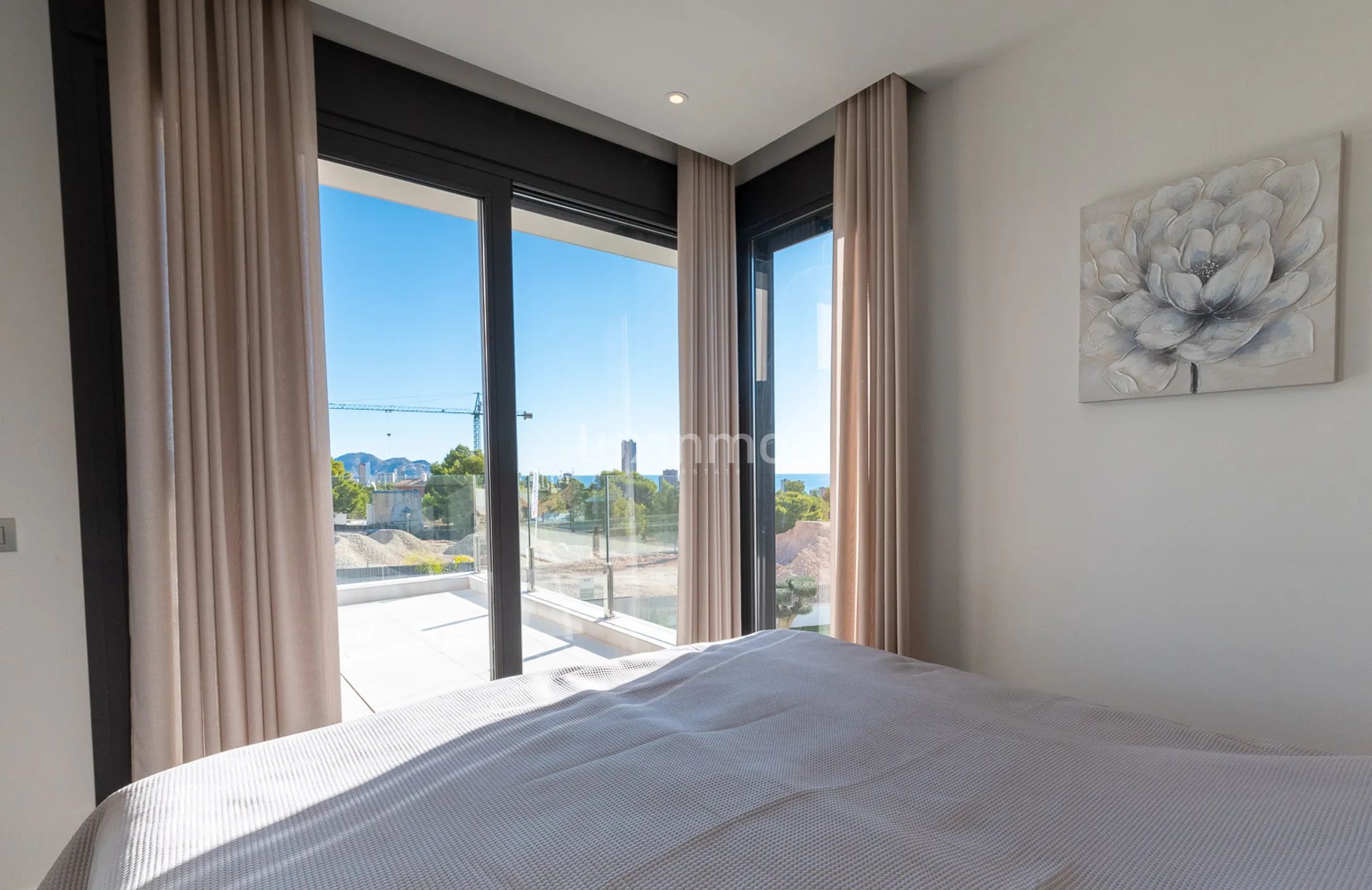 Villa with sea views for sale in Sierra Cortina — photo 17