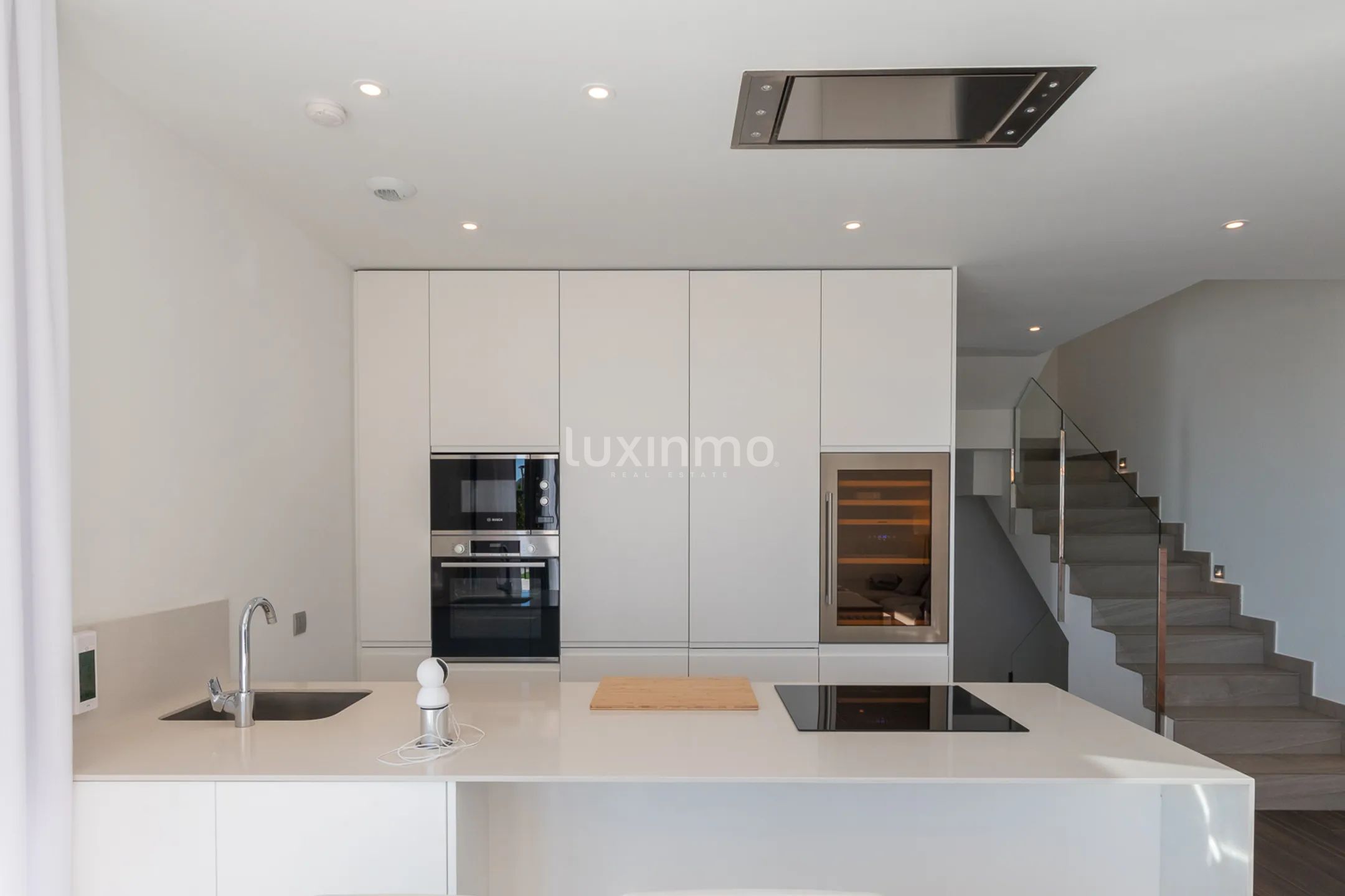 Villa with sea views for sale in Sierra Cortina — photo 9