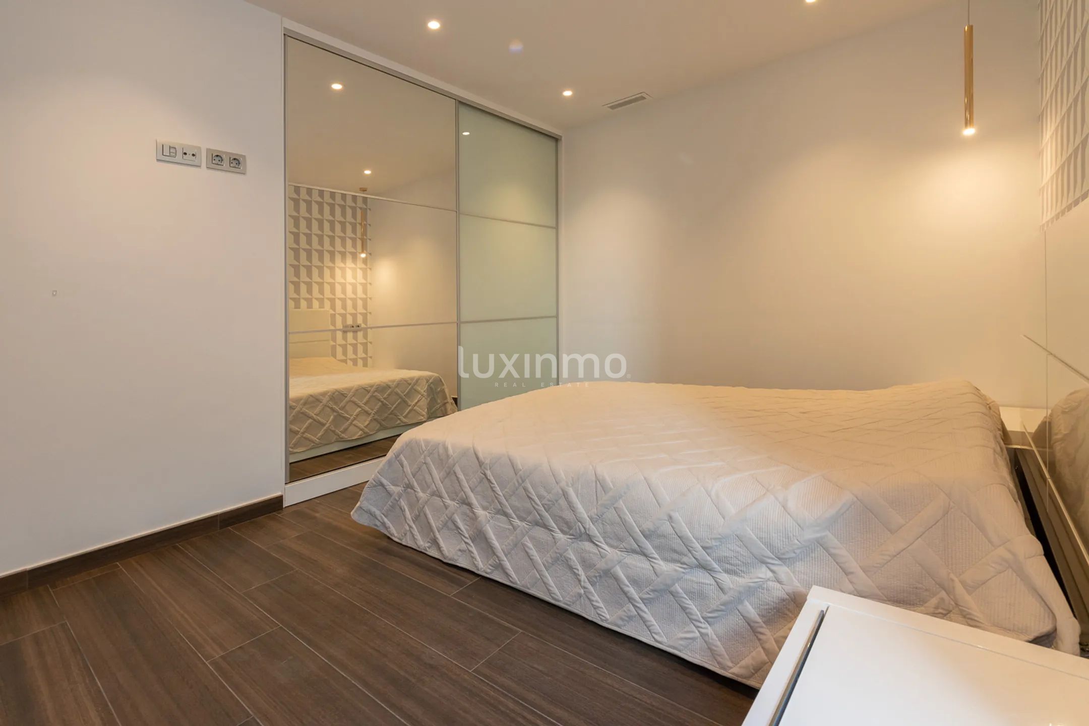 Villa with sea views for sale in Sierra Cortina — photo 28