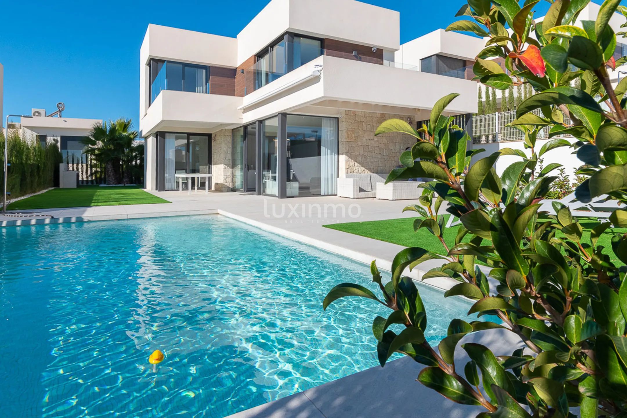 Villa with sea views for sale in Sierra Cortina — photo 1