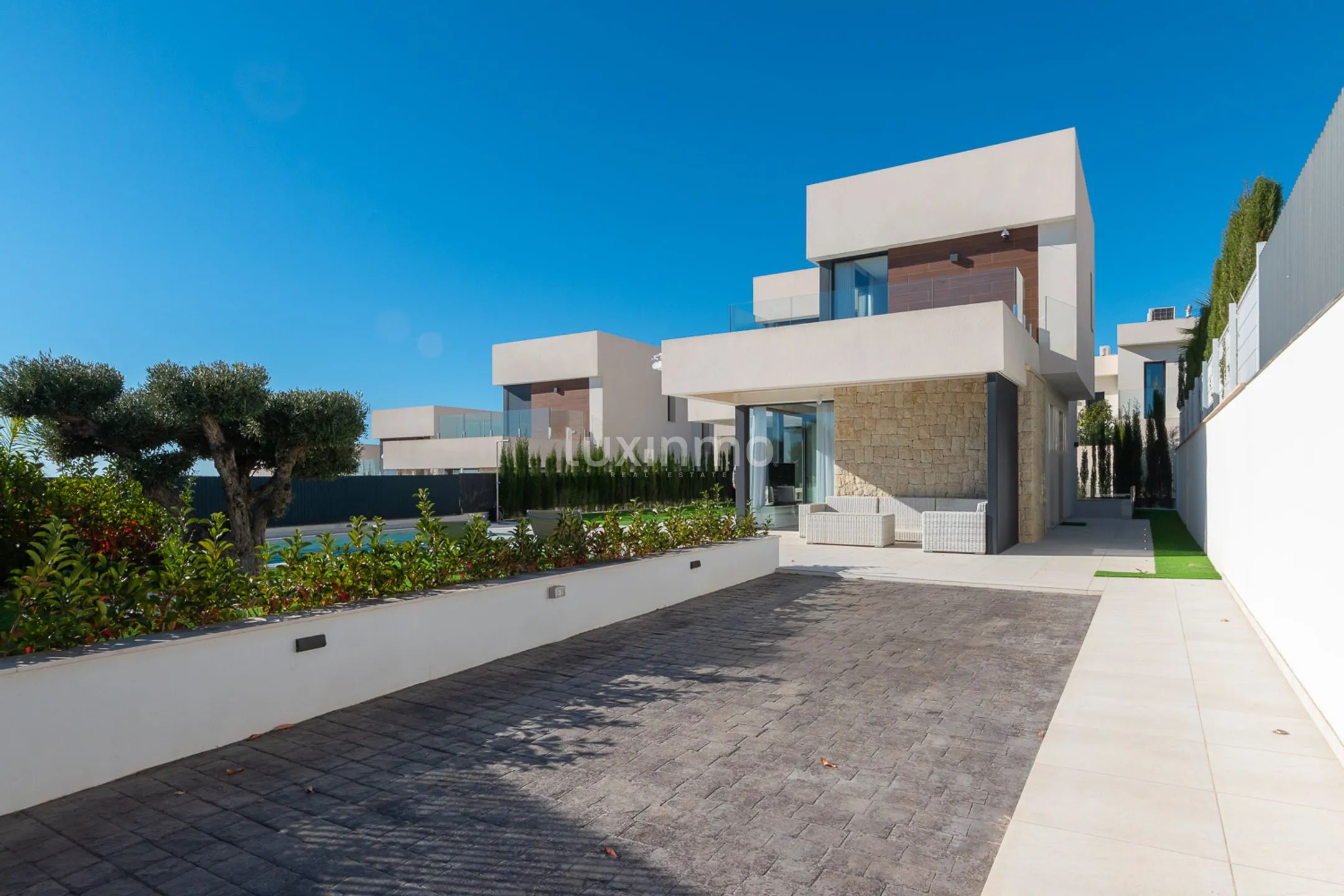 Villa with sea views for sale in Sierra Cortina — photo 4