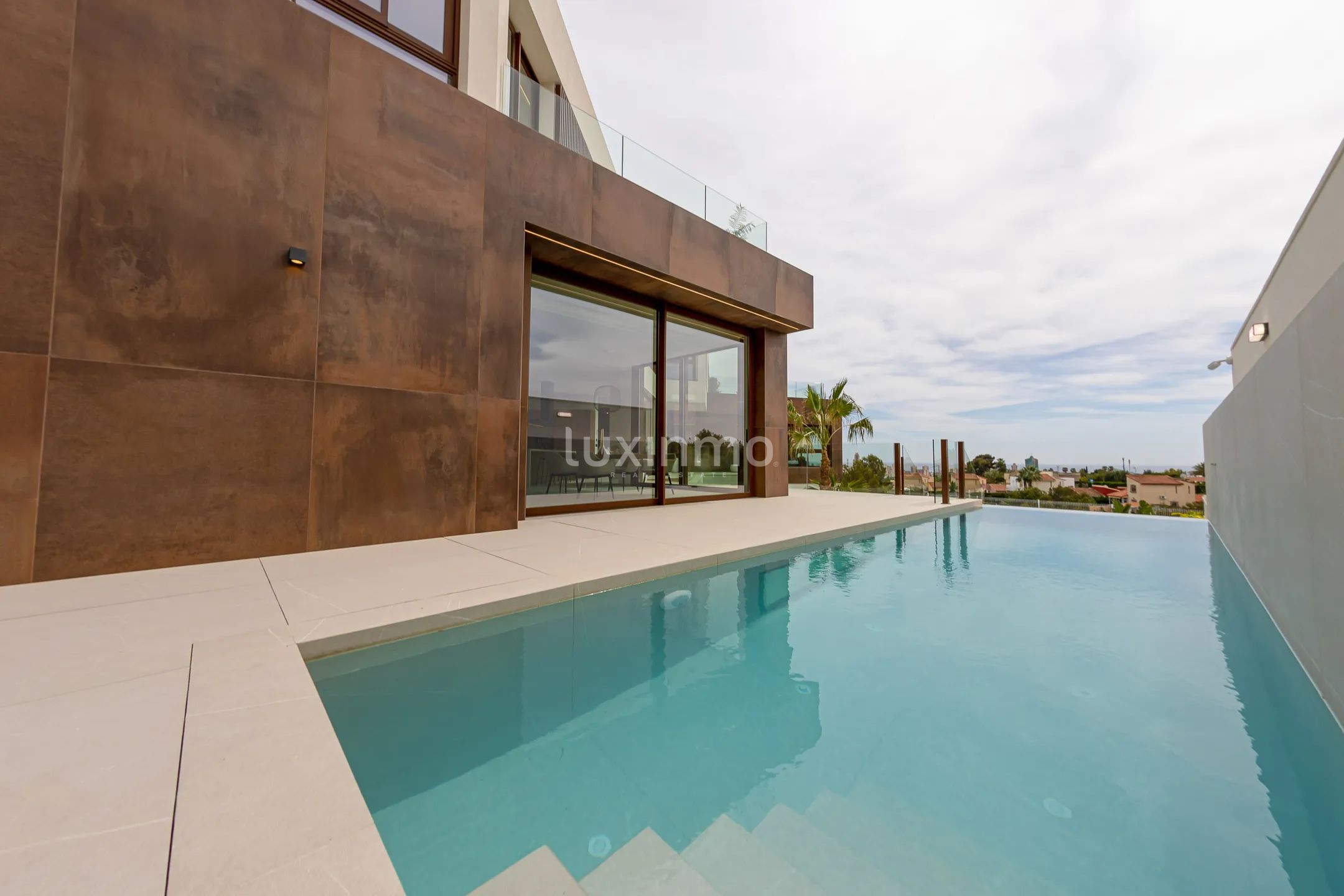 Modern villa with sea views in Benidorm — photo 41