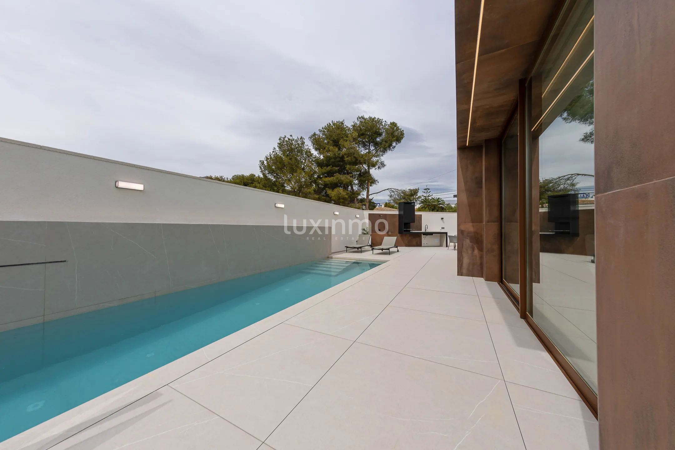 Modern villa with sea views in Benidorm — photo 45