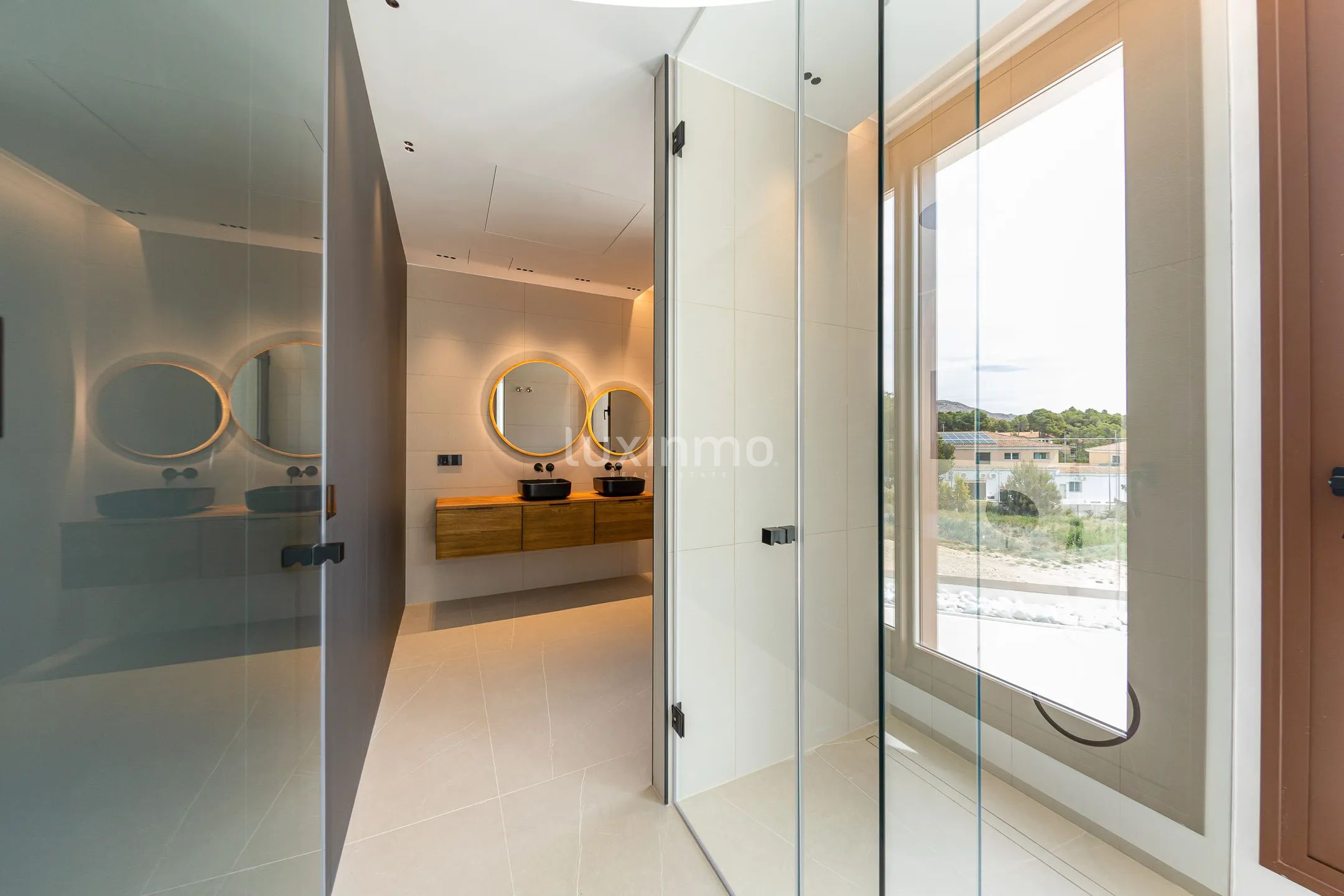 Modern villa with sea views in Benidorm — photo 32