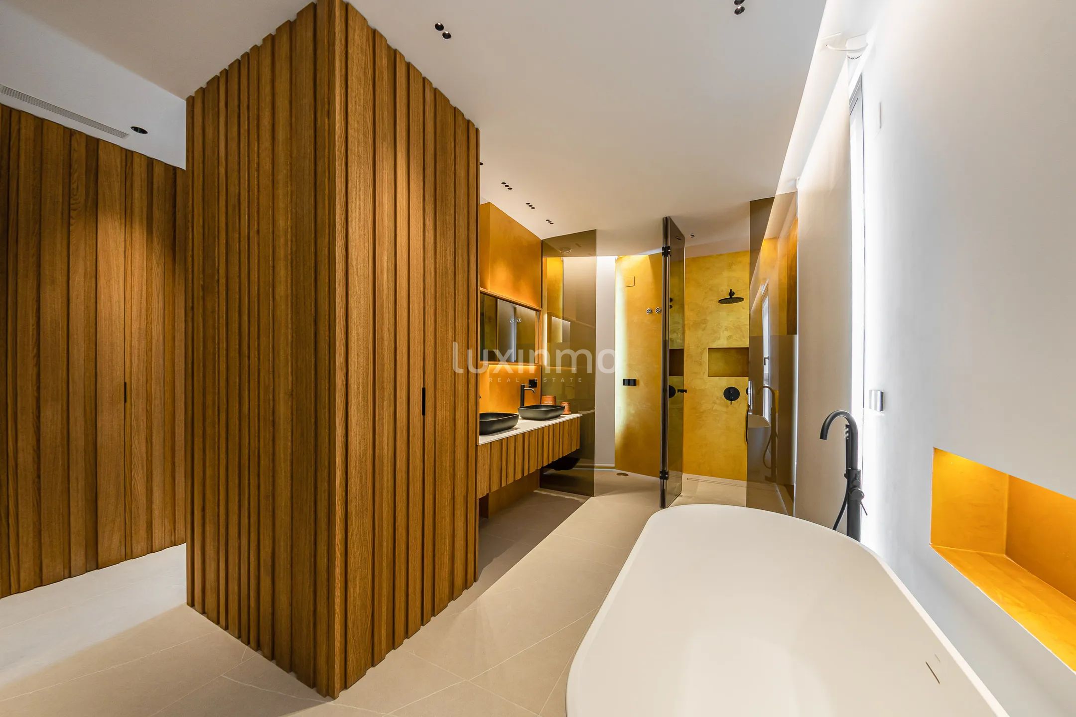 Modern villa with sea views in Benidorm — photo 21
