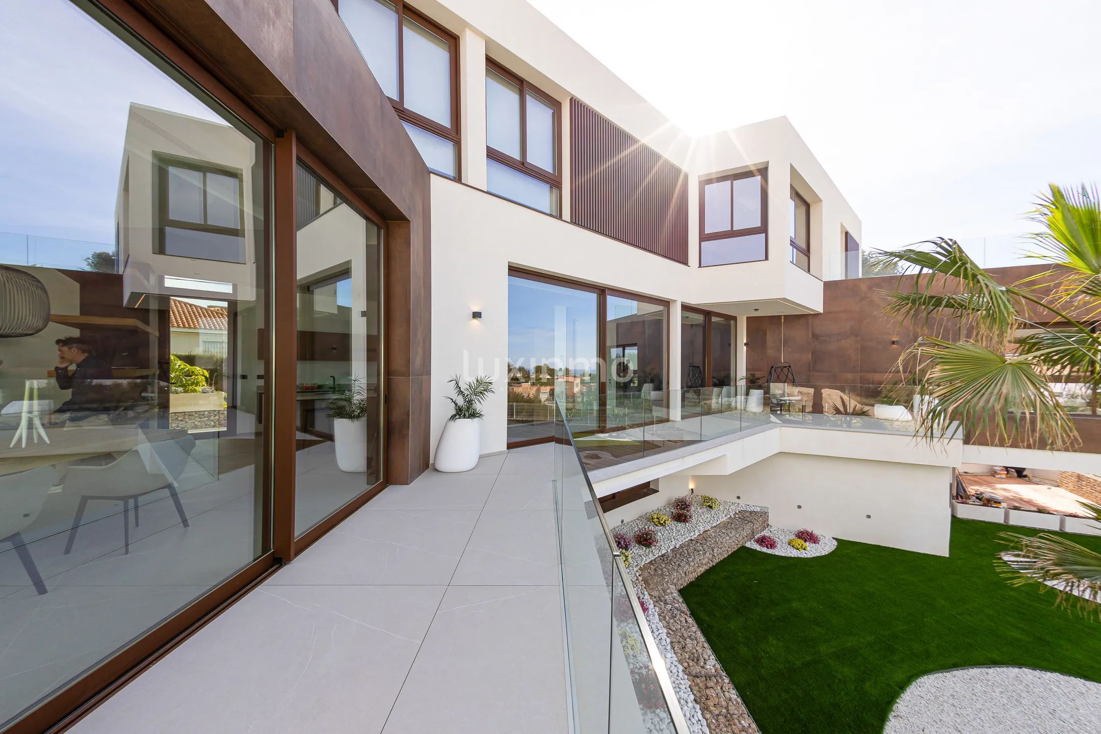 Modern villa with sea views in Benidorm — photo 36