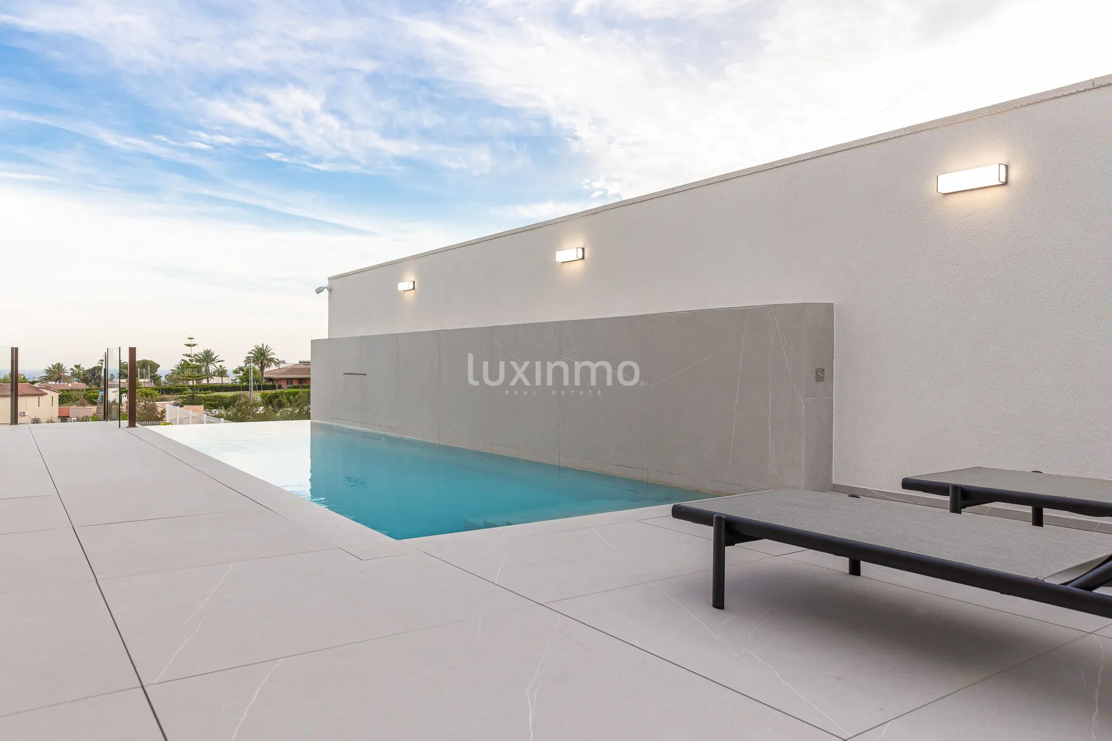 Modern villa with sea views in Benidorm — photo 43