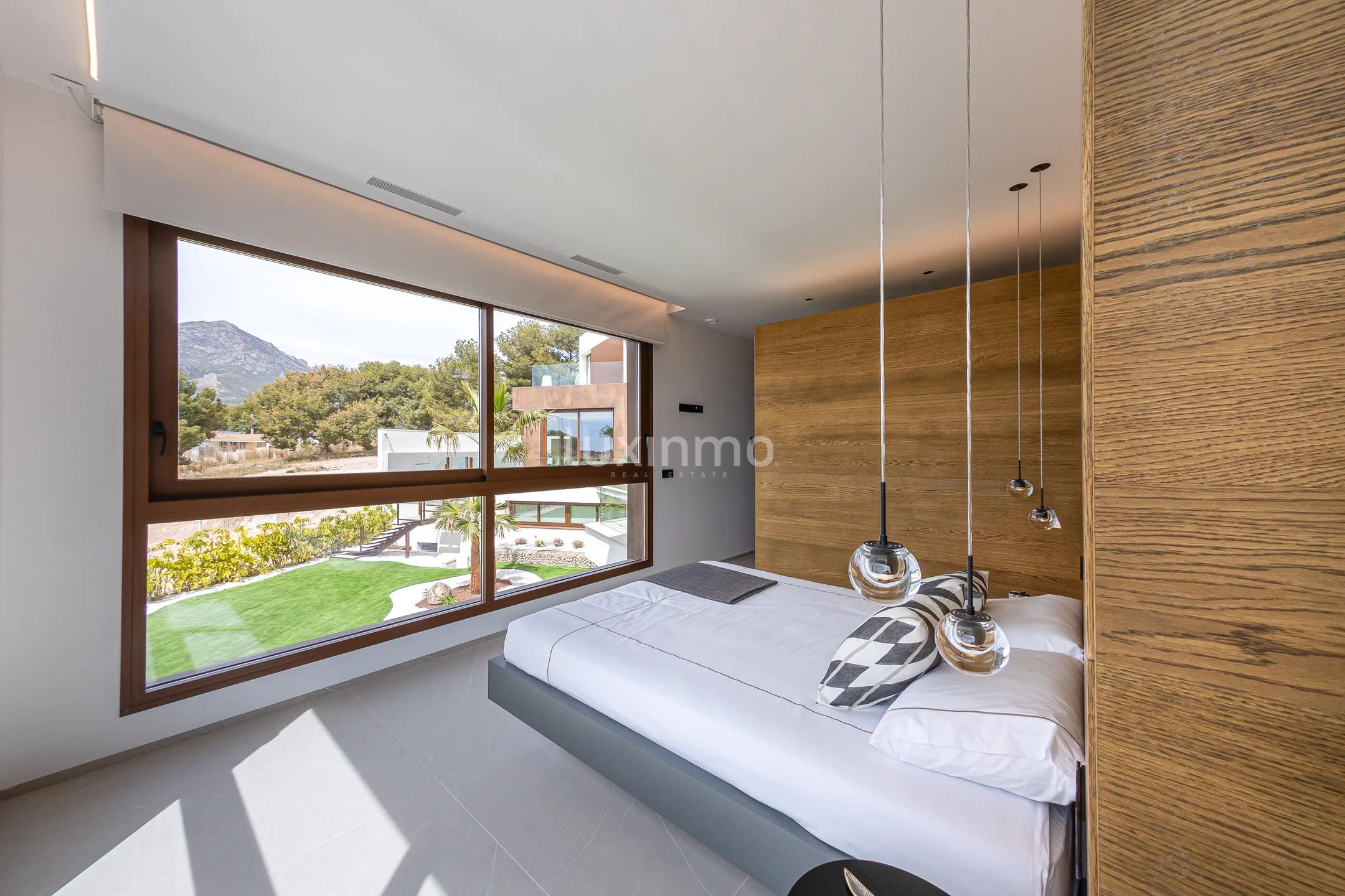 Modern villa with sea views in Benidorm — photo 28