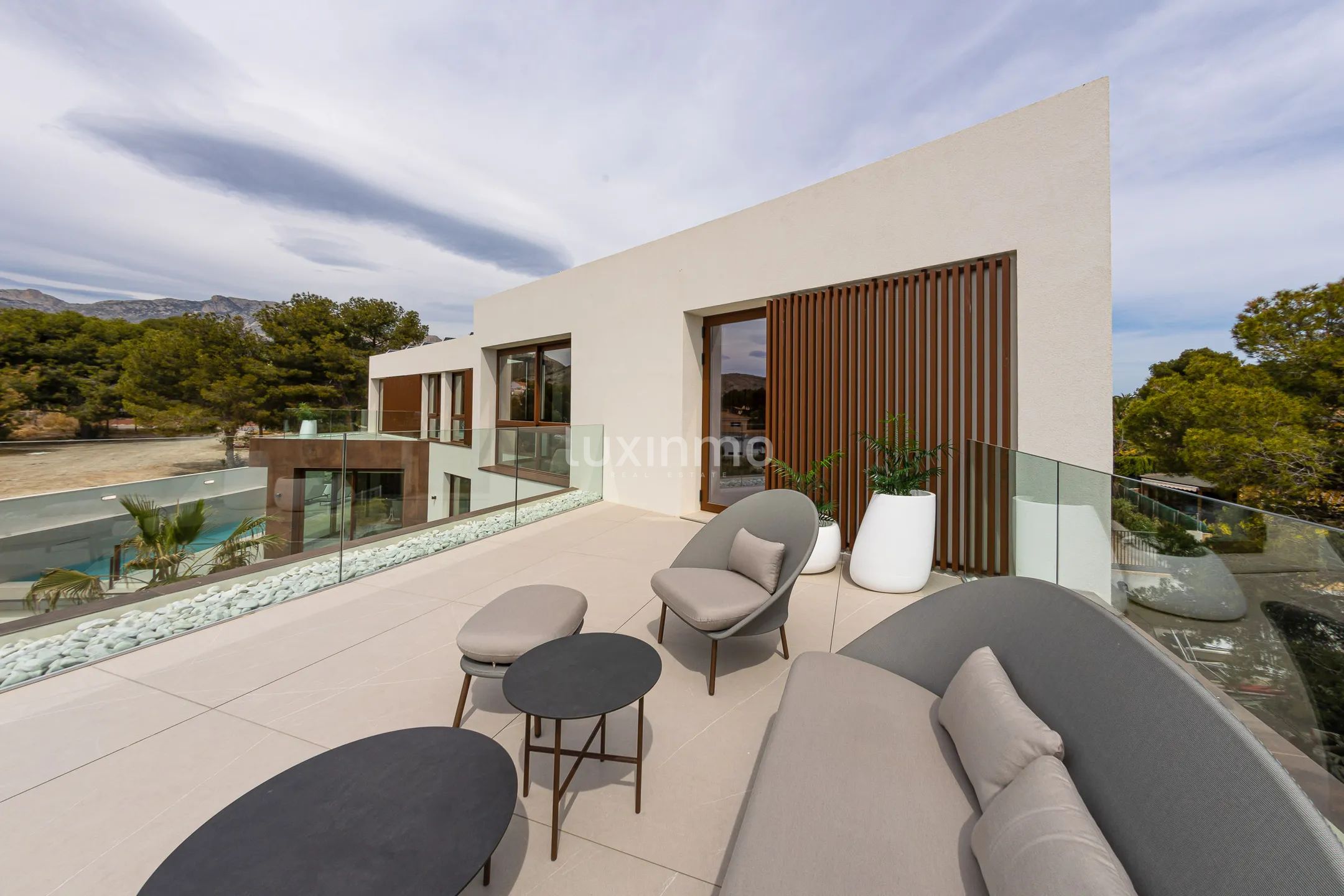 Modern villa with sea views in Benidorm — photo 34