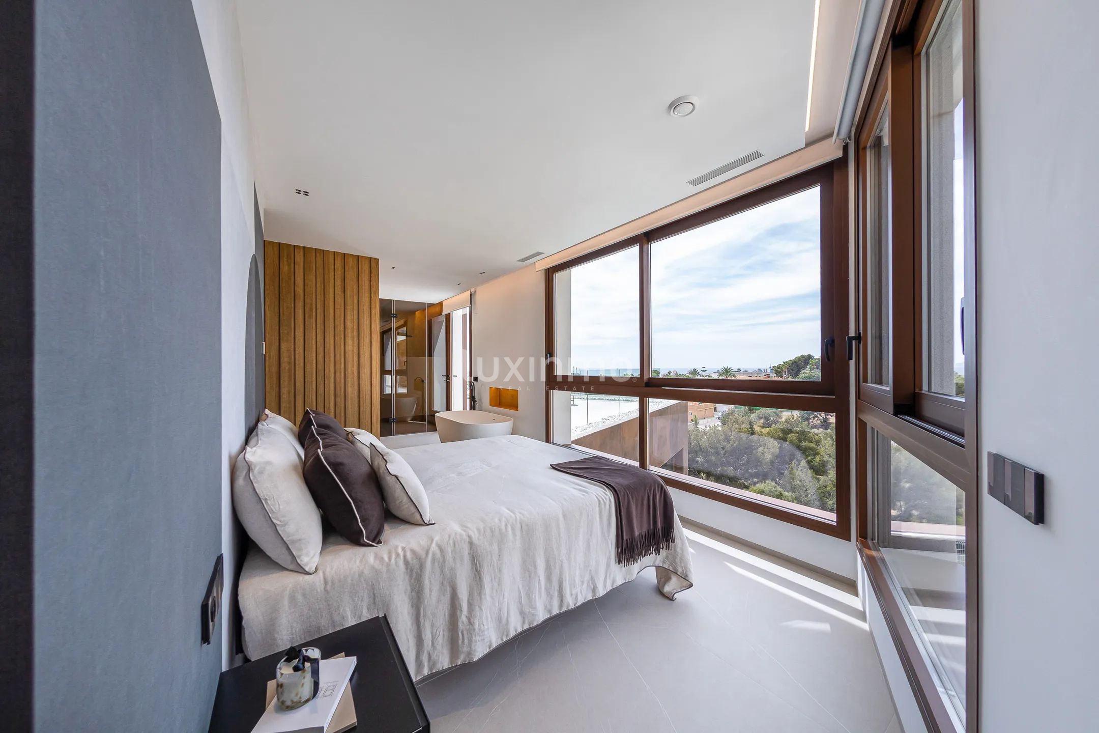 Modern villa with sea views in Benidorm — photo 27