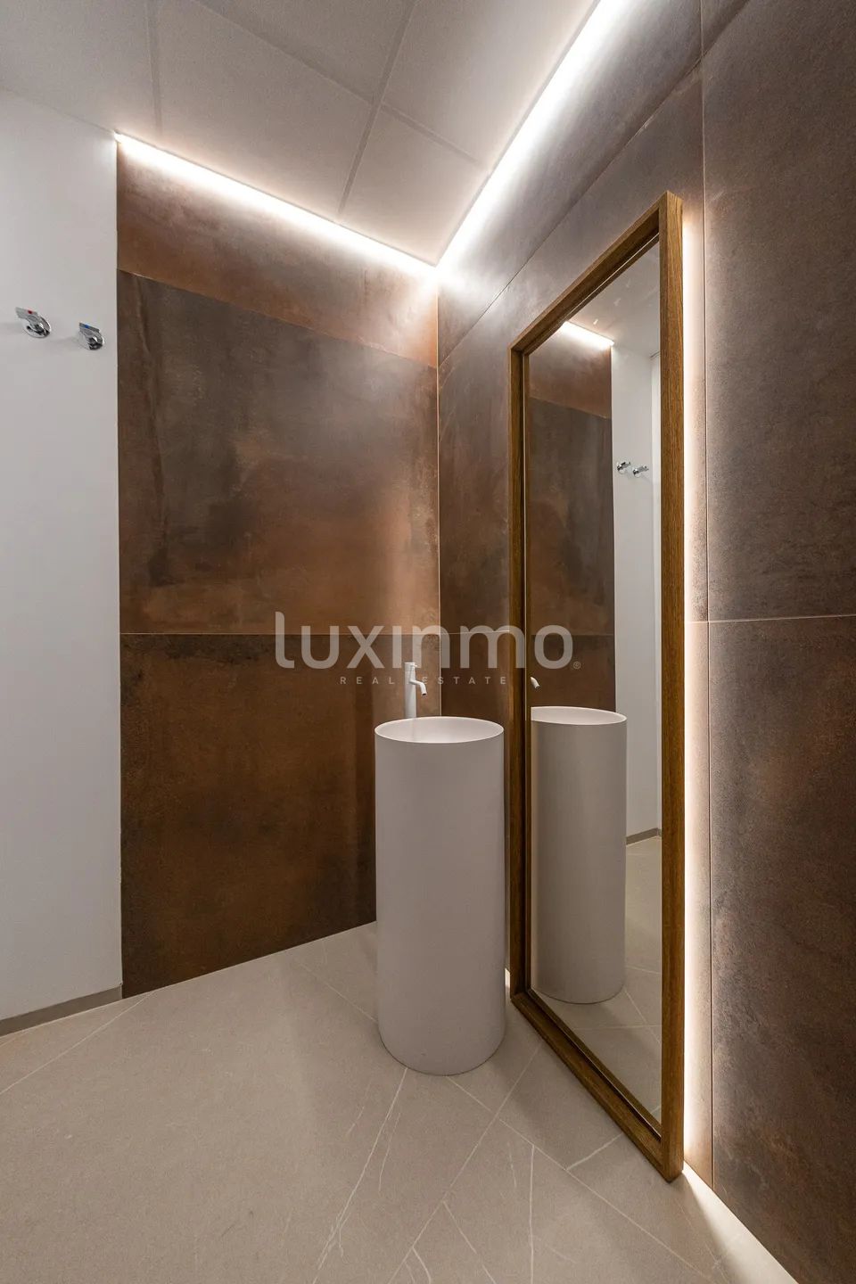 Modern villa with sea views in Benidorm — photo 17