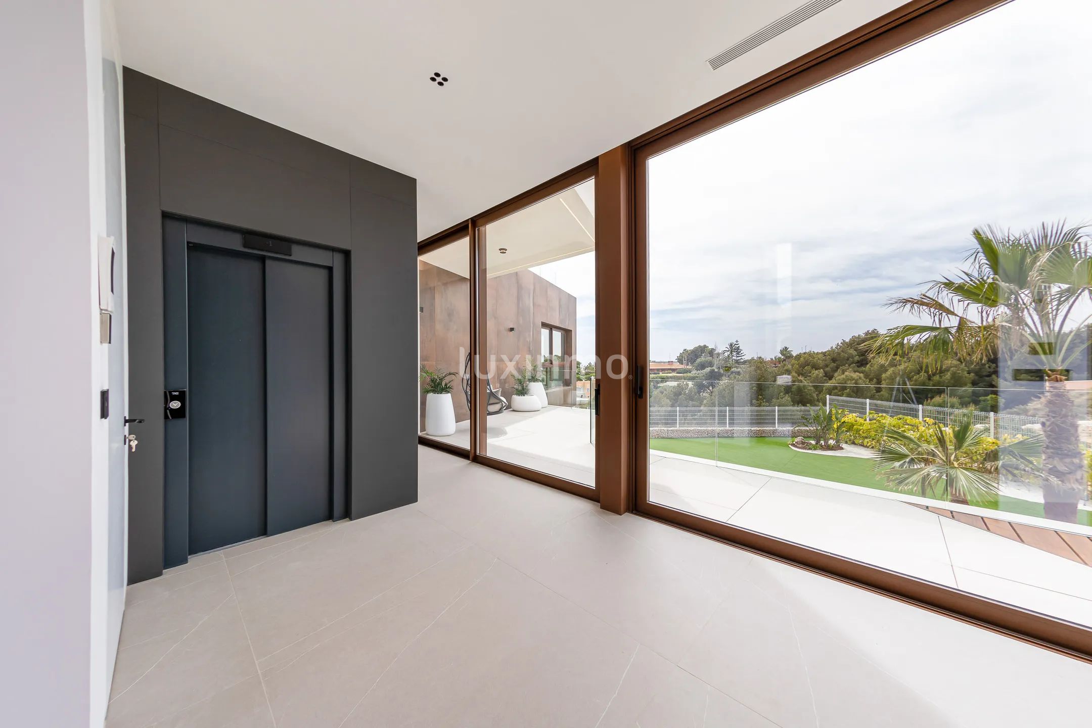 Modern villa with sea views in Benidorm — photo 3