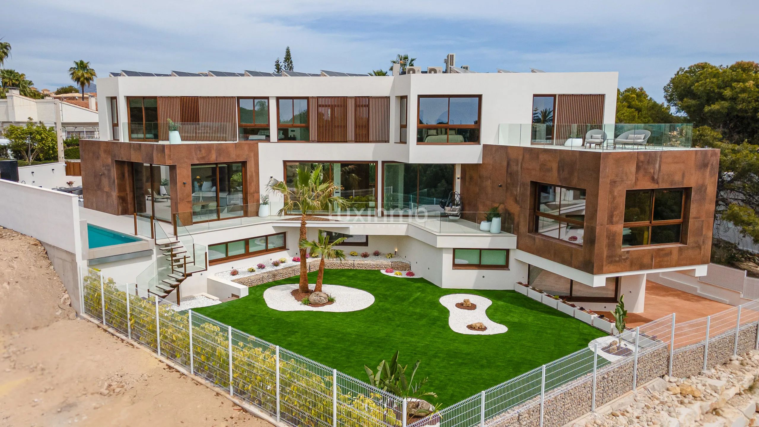 Modern villa with sea views in Benidorm — photo 1