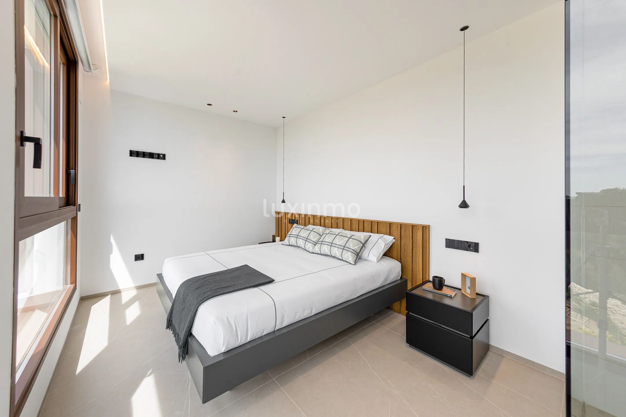 Modern villa with sea views in Benidorm — photo 23