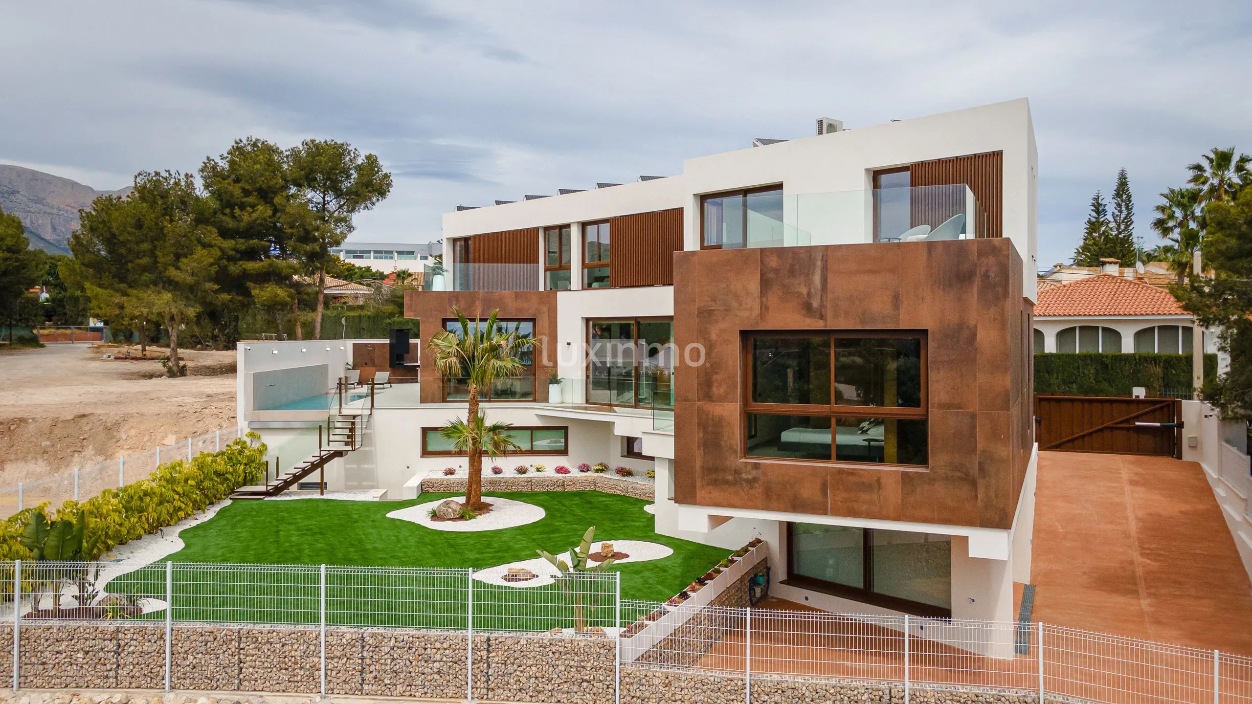 Modern villa with sea views in Benidorm — photo 61