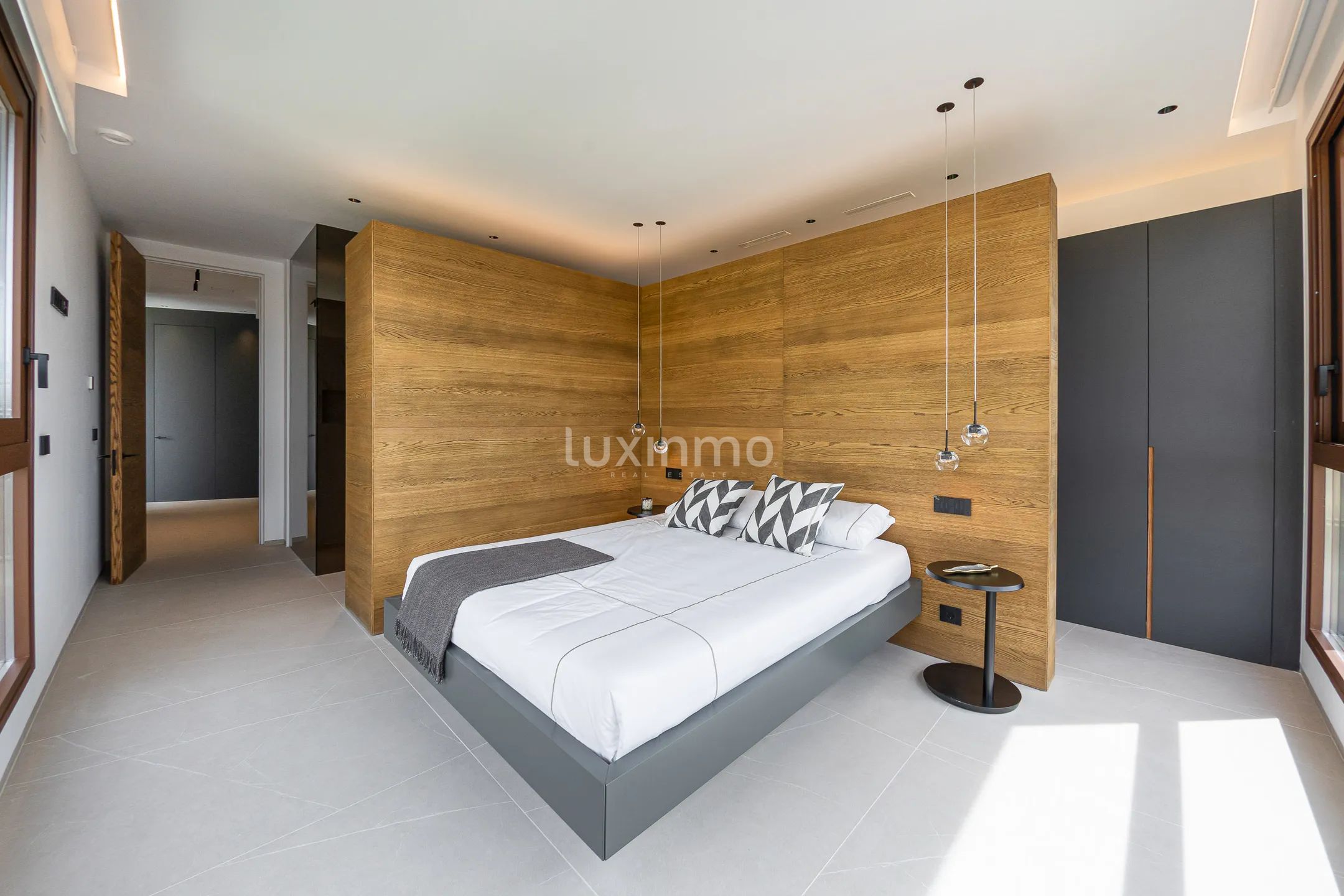 Modern villa with sea views in Benidorm — photo 14