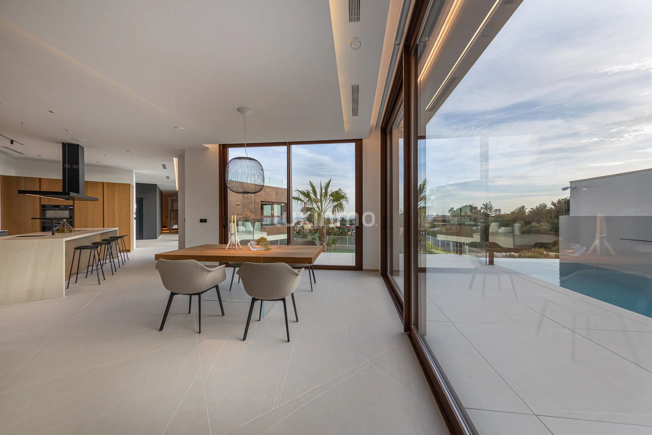 Modern villa with sea views in Benidorm — photo 11