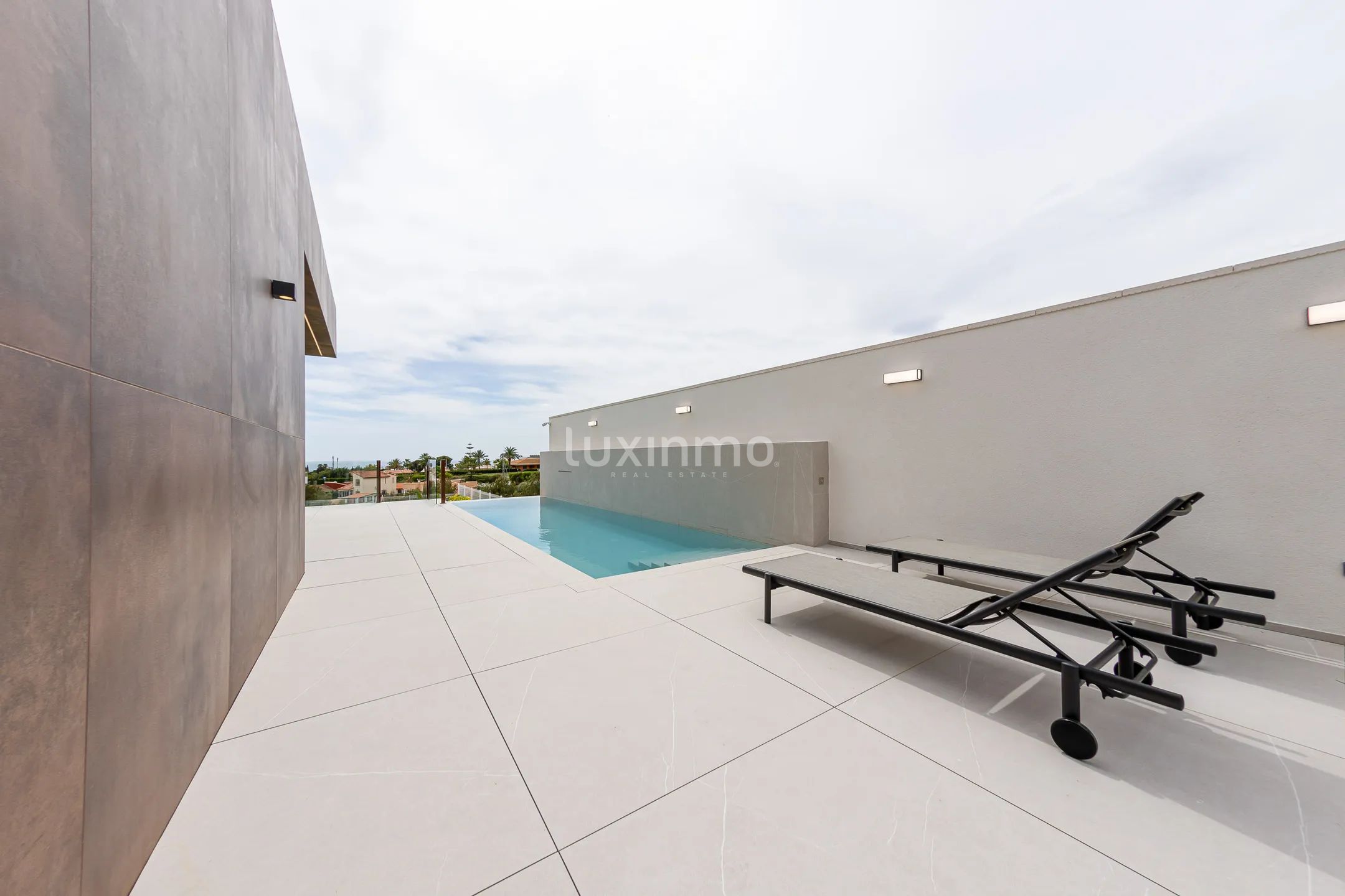 Modern villa with sea views in Benidorm — photo 40