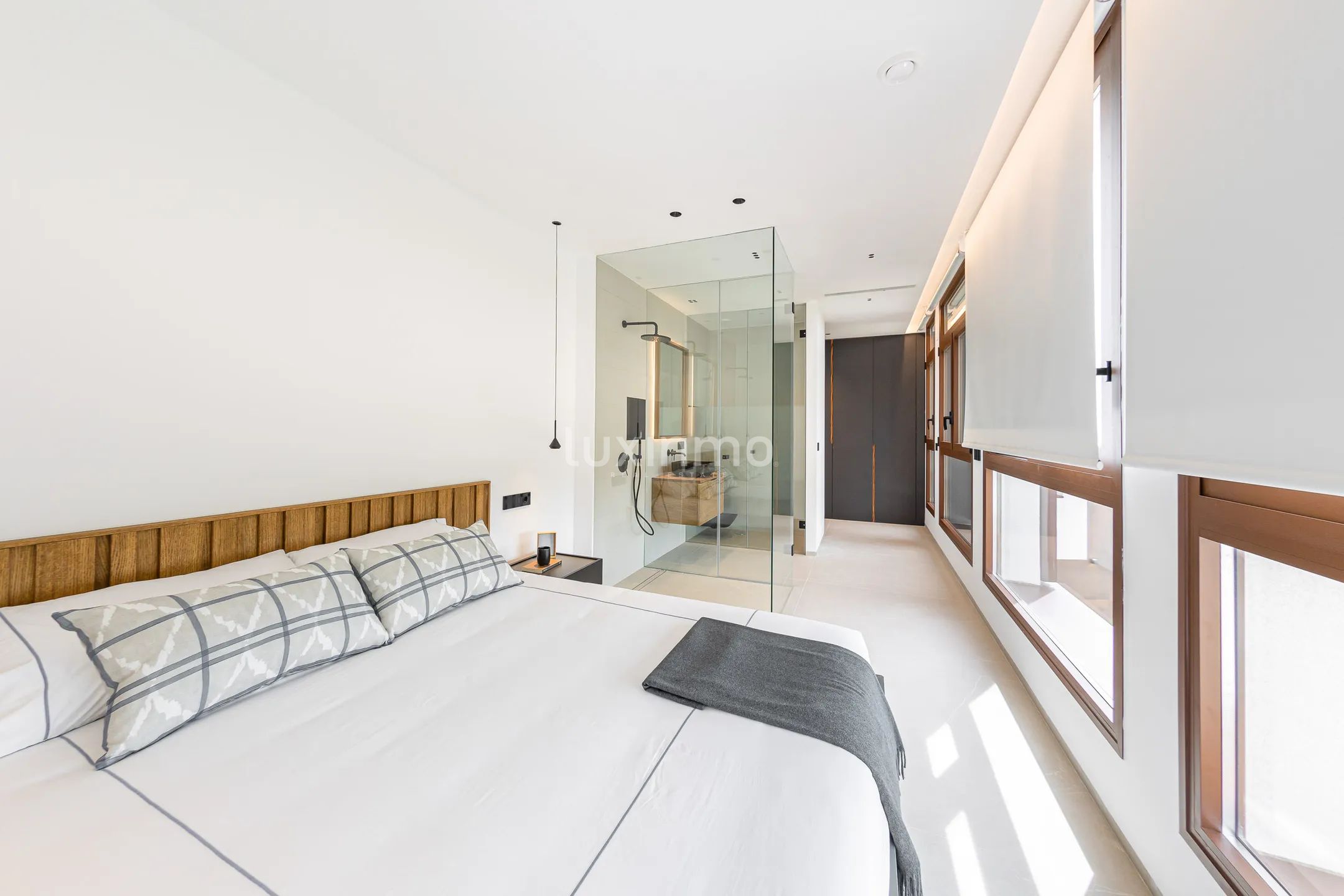 Modern villa with sea views in Benidorm — photo 25