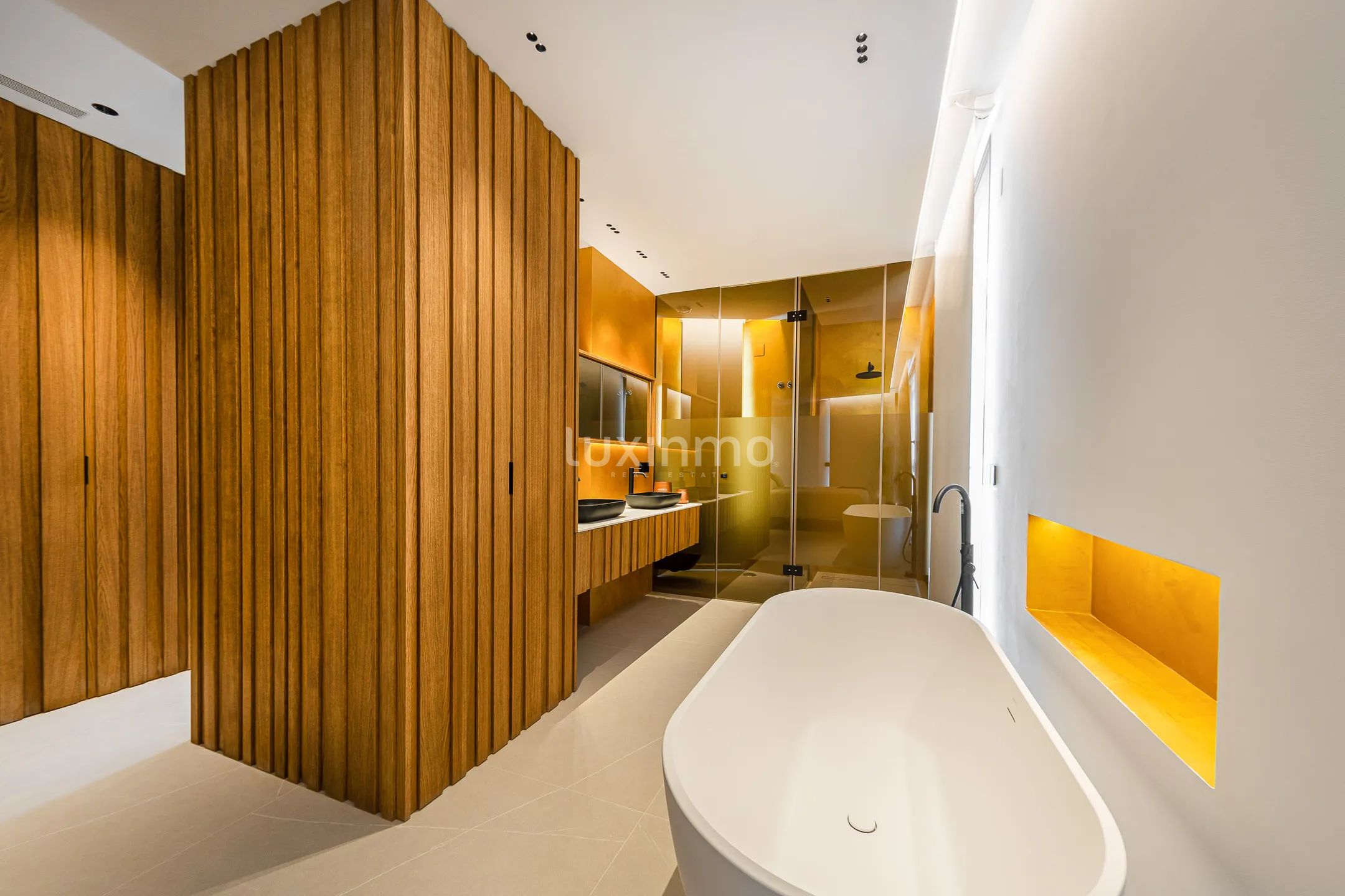 Modern villa with sea views in Benidorm — photo 20