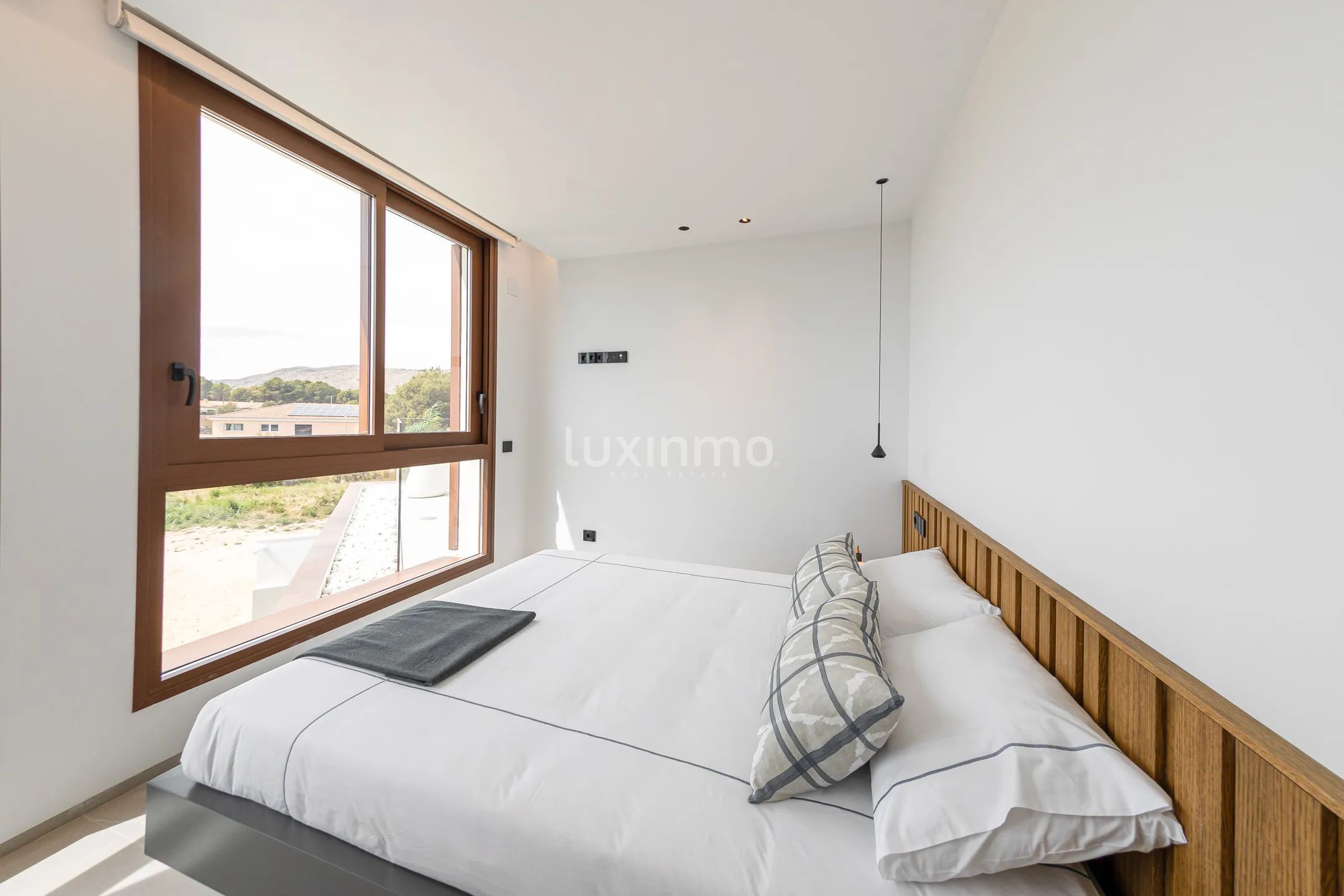 Modern villa with sea views in Benidorm — photo 24