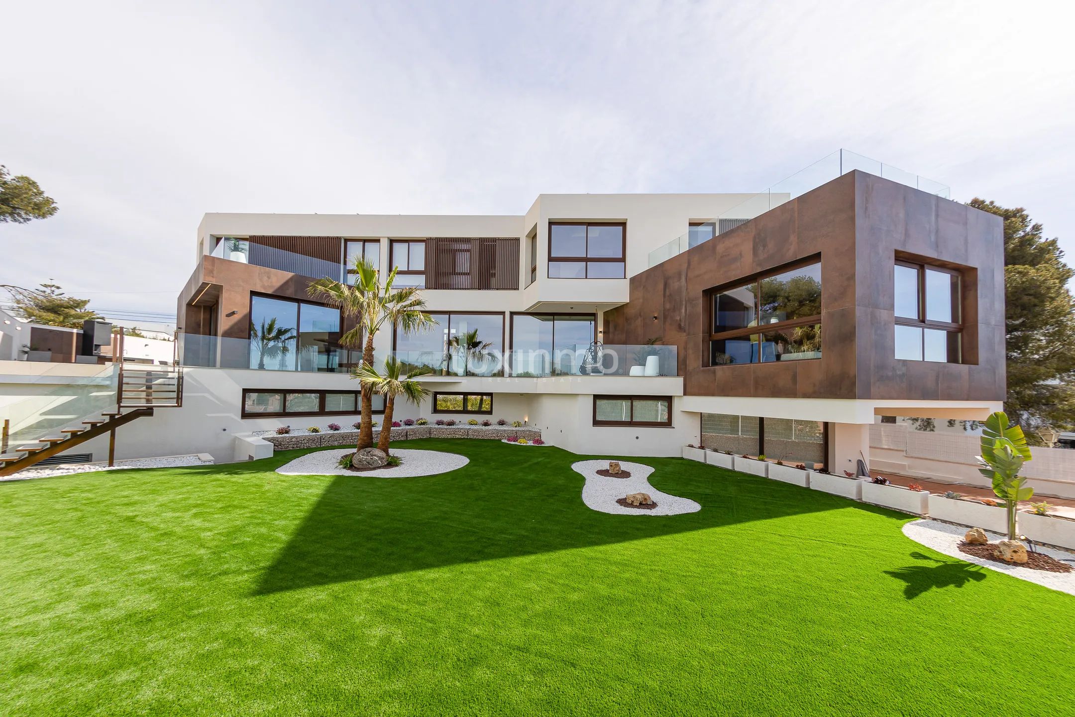Modern villa with sea views in Benidorm — photo 38