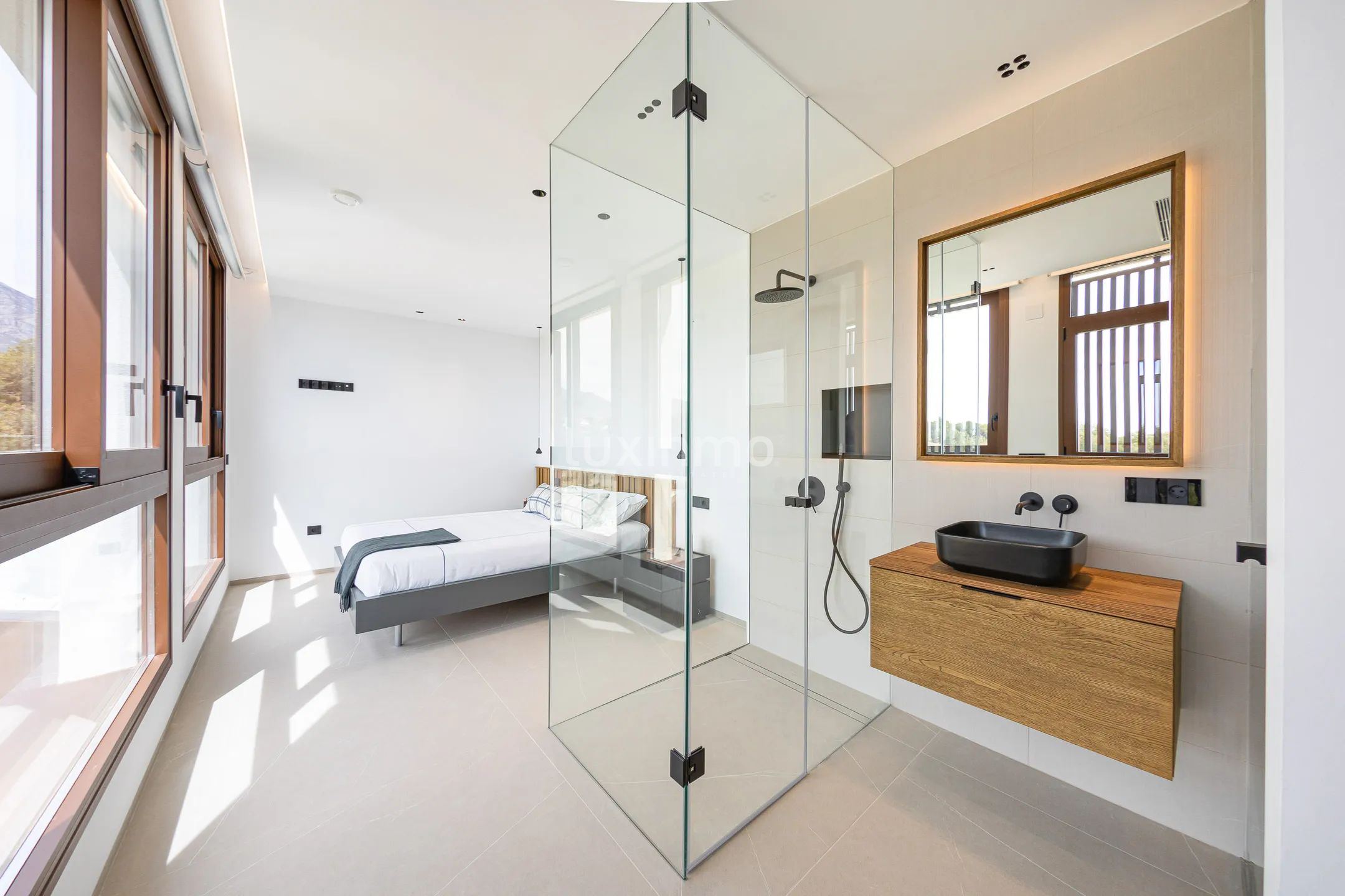 Modern villa with sea views in Benidorm — photo 26
