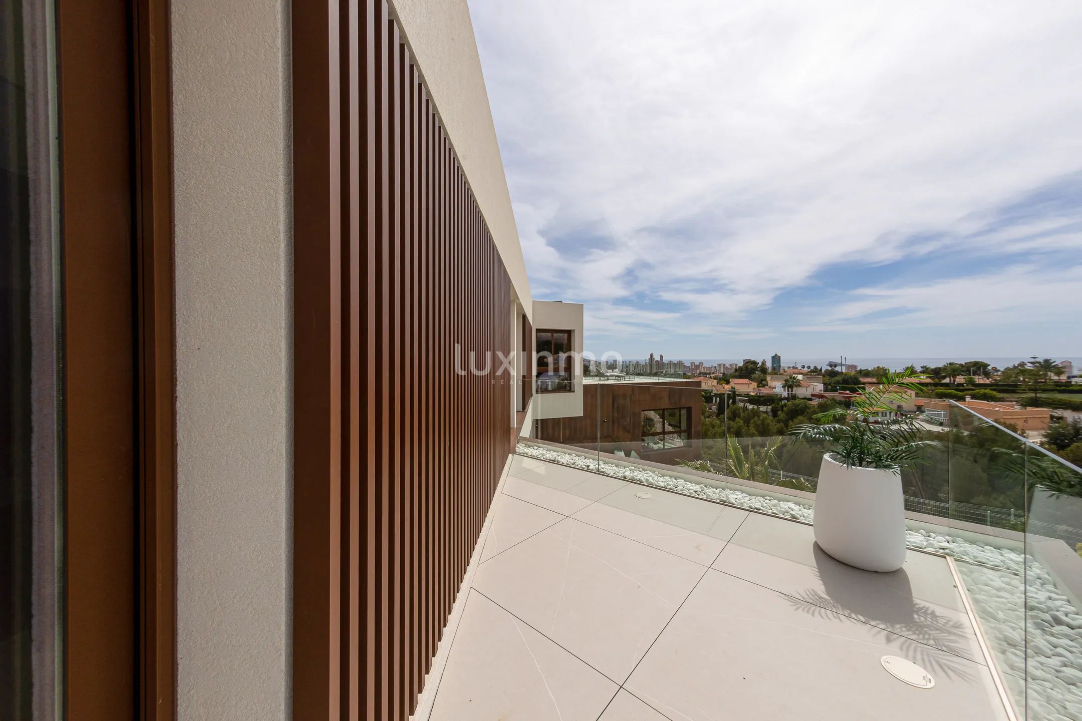 Modern villa with sea views in Benidorm — photo 46