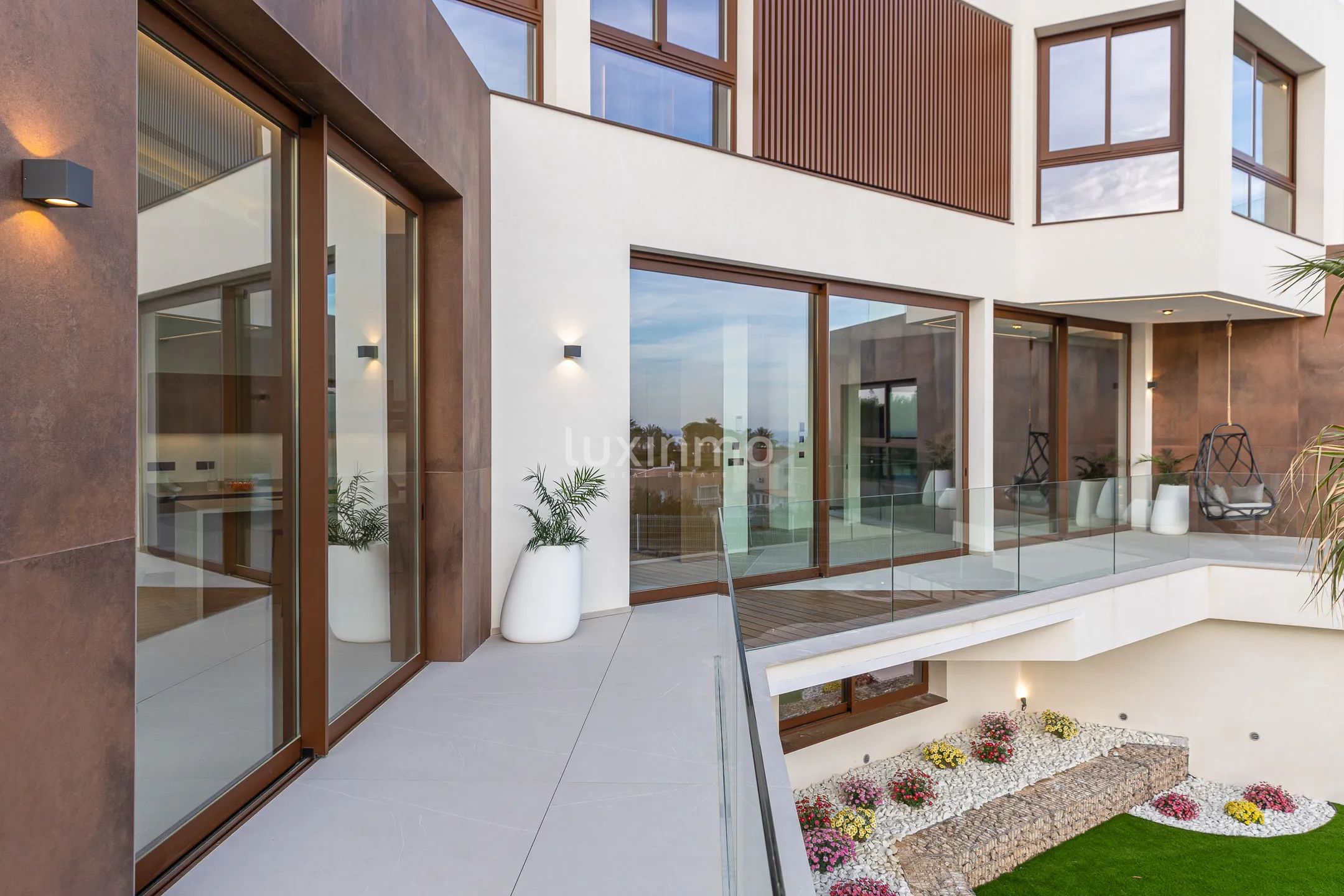 Modern villa with sea views in Benidorm — photo 59