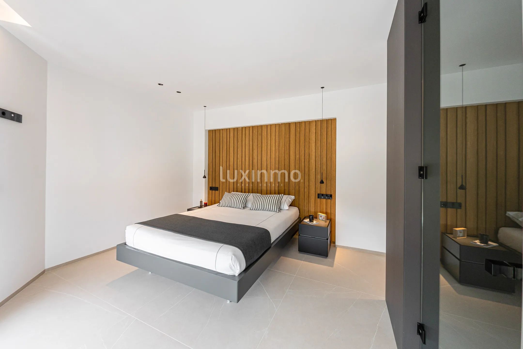 Modern villa with sea views in Benidorm — photo 30