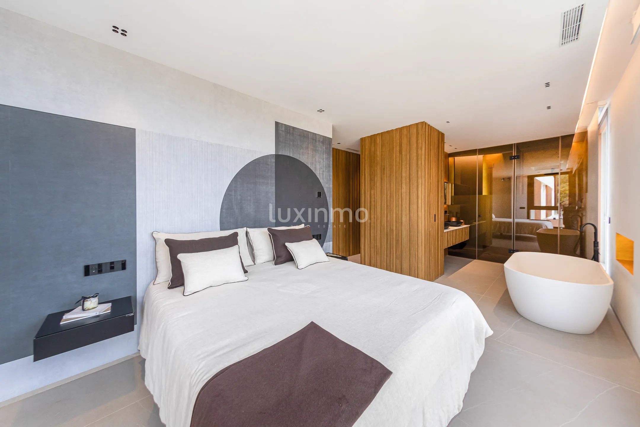 Modern villa with sea views in Benidorm — photo 19