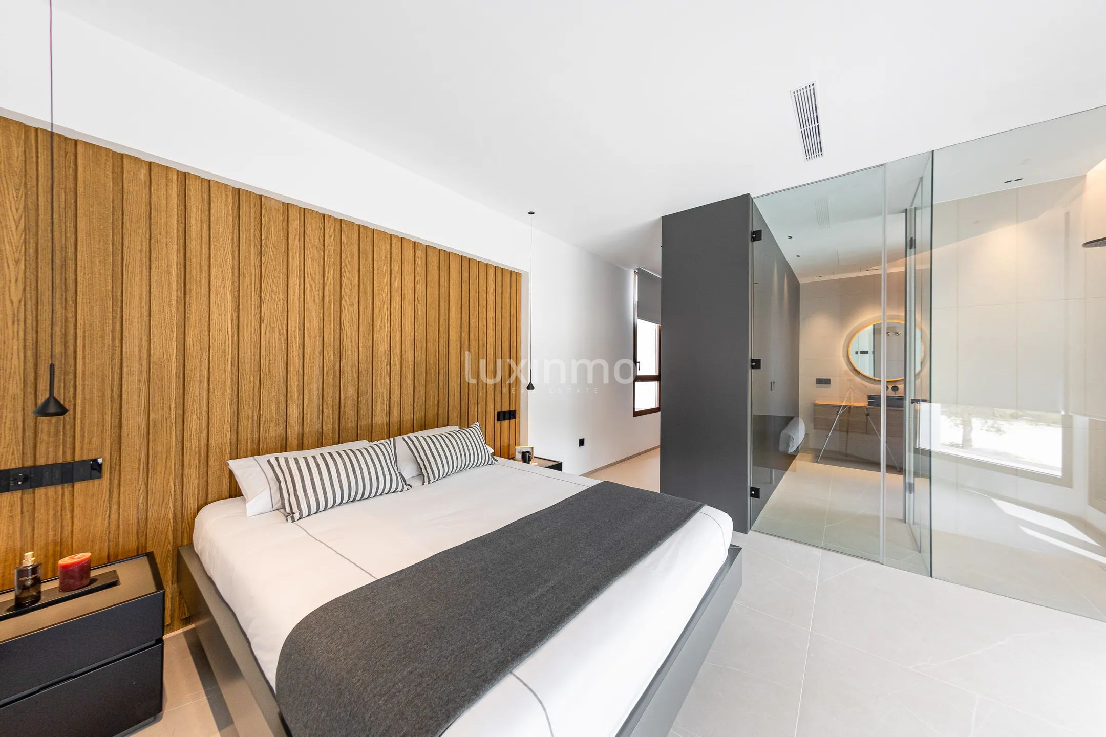 Modern villa with sea views in Benidorm — photo 31