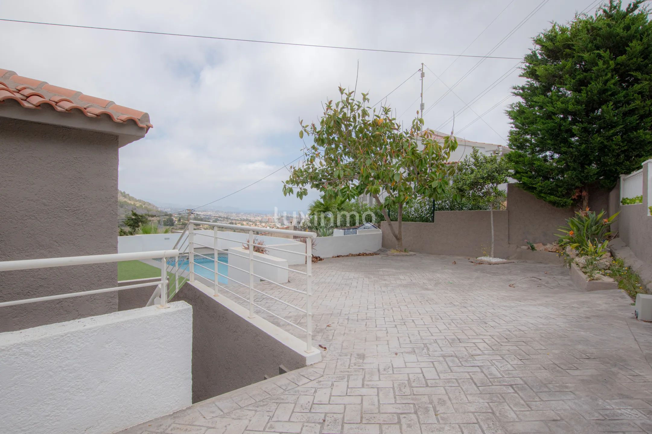 Mediterranean villa with sea views for rent in Calpe
Mediterranean villa with sea views for rent in Calpe — photo 3