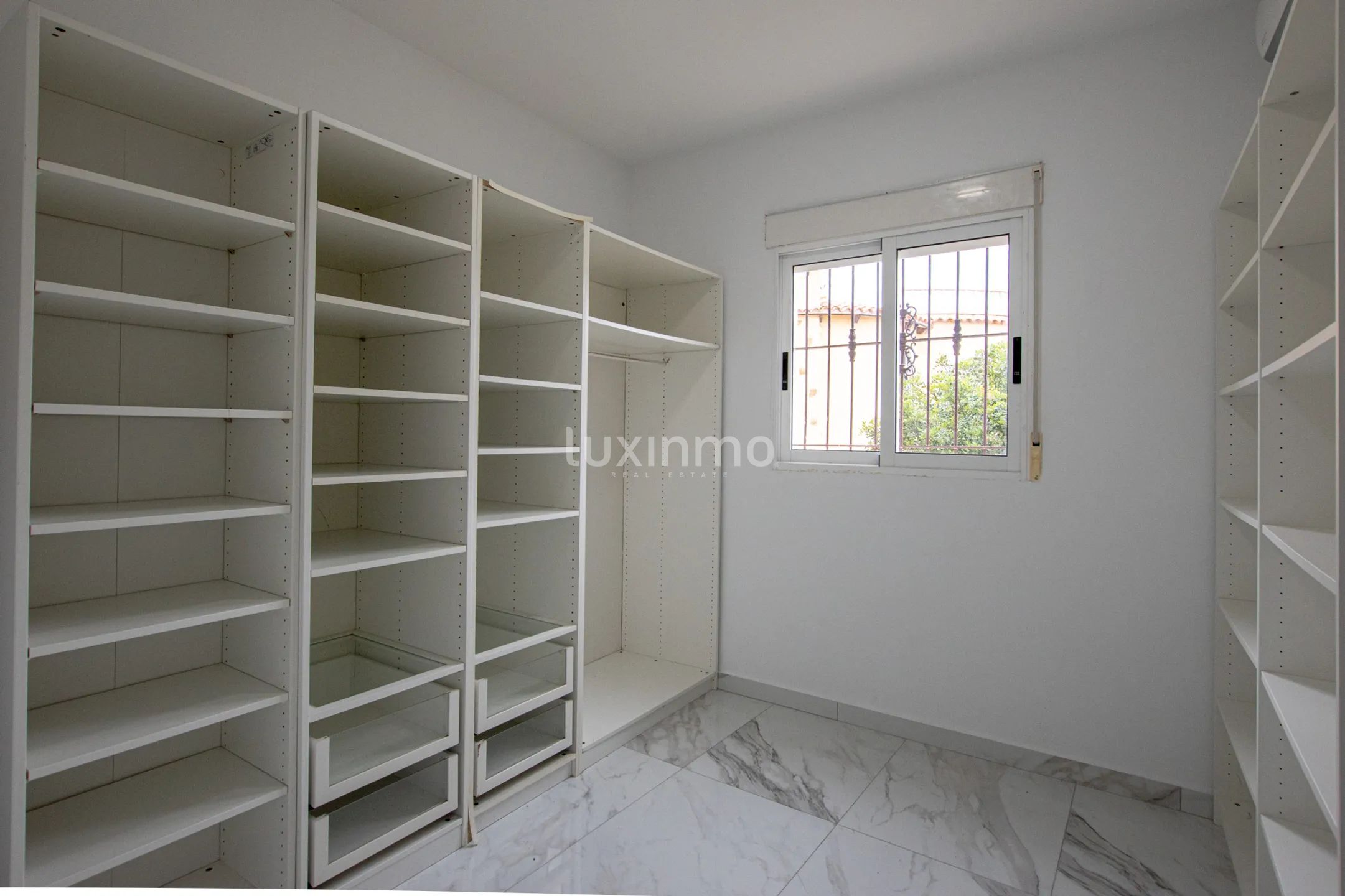 Mediterranean villa with sea views for rent in Calpe
Mediterranean villa with sea views for rent in Calpe — photo 24
