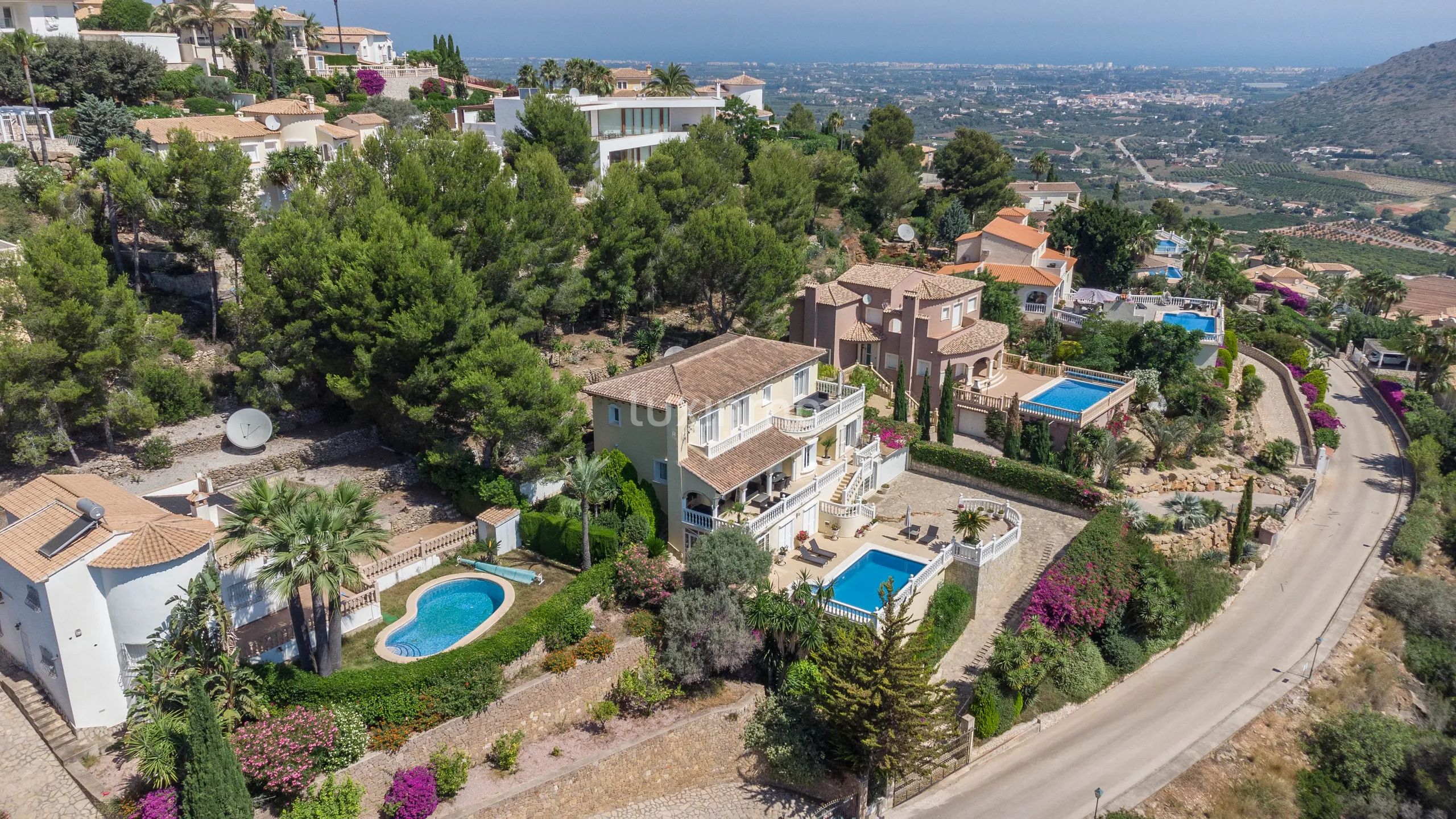 Large detached colonial style villa for sale in Denia
