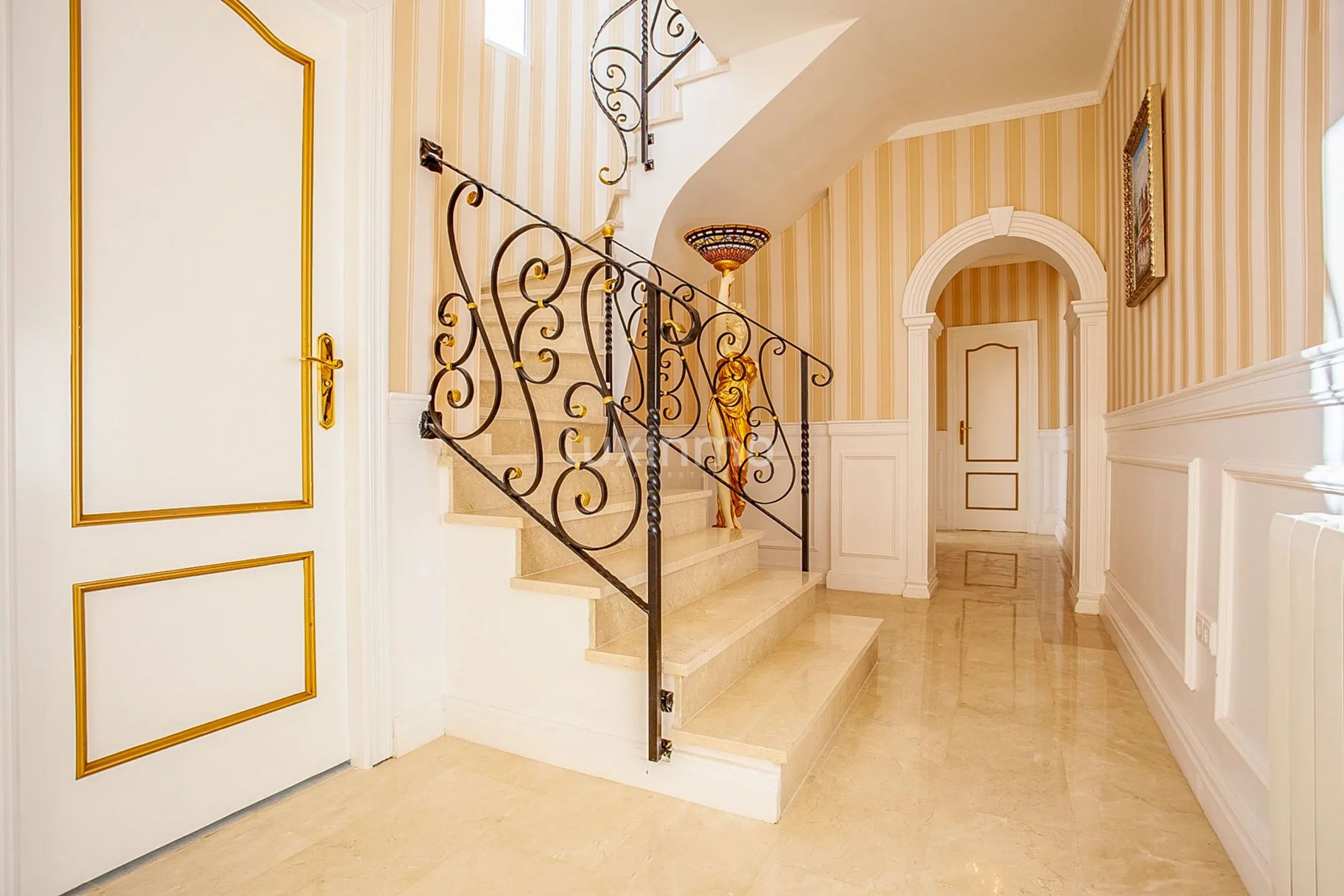 Large detached colonial style villa for sale in Denia — photo 10