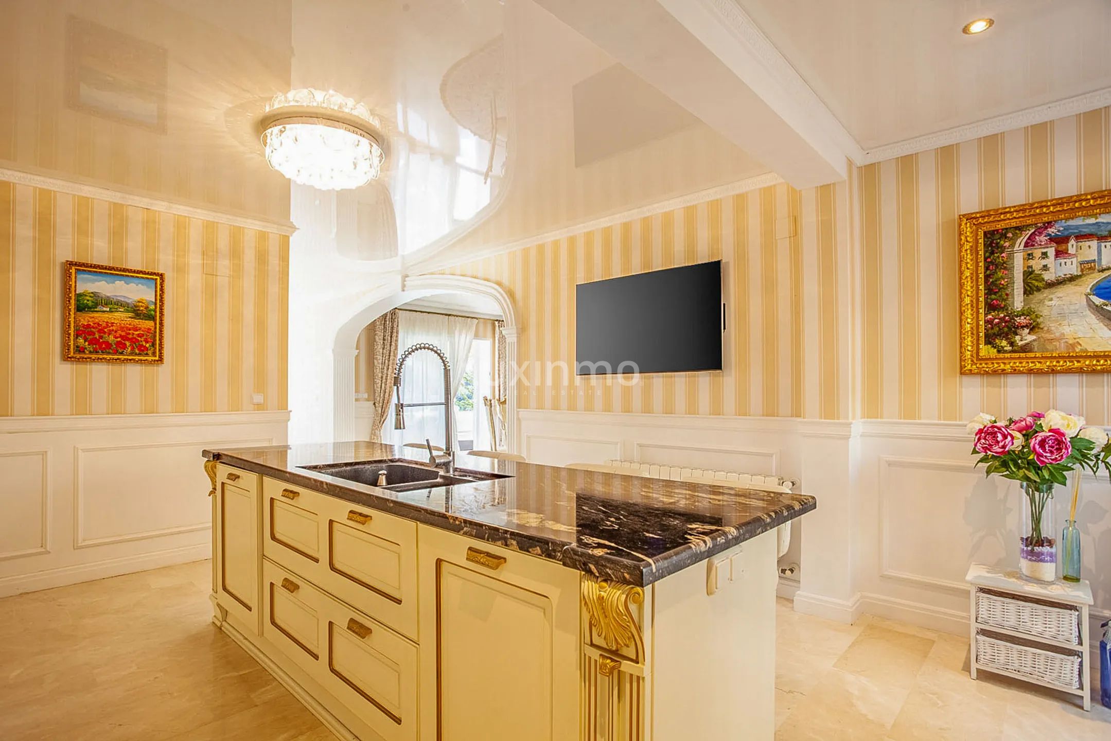 Большая отдельная вилла в колониальном стиле для продажи в Дении — photo 14