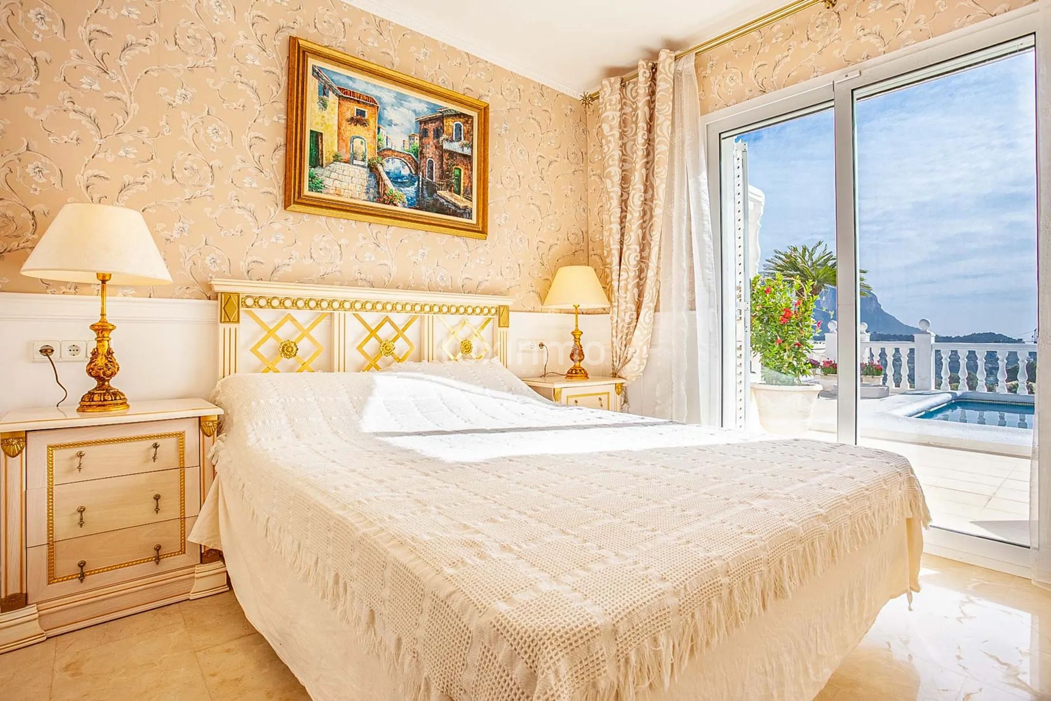 Большая отдельная вилла в колониальном стиле для продажи в Дении — photo 23
