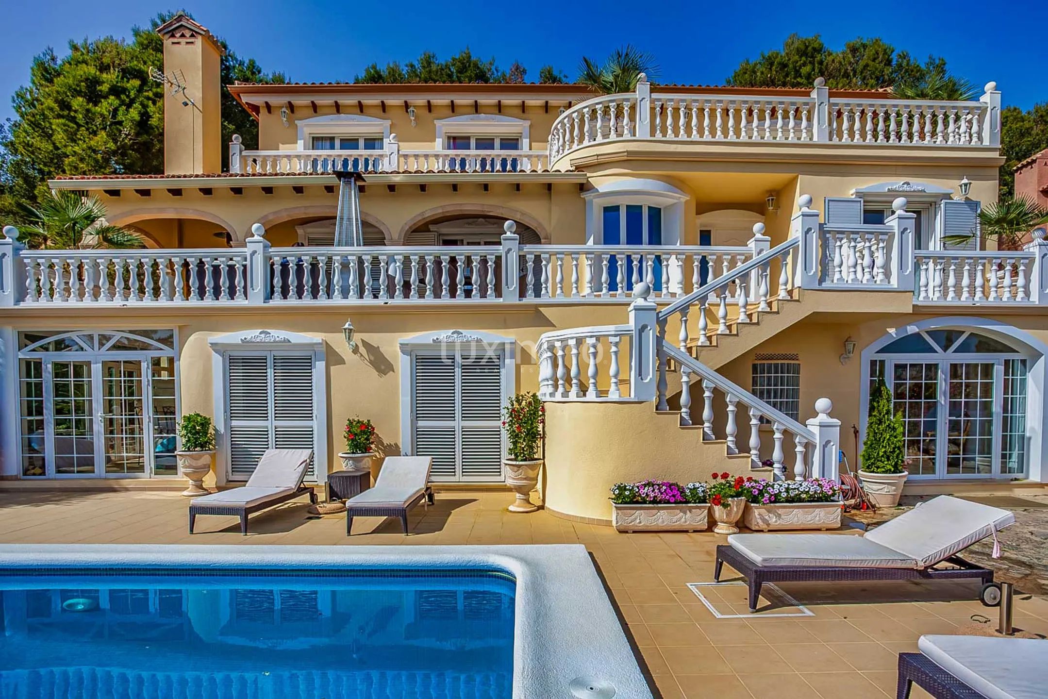 Large detached colonial style villa for sale in Denia — photo 4