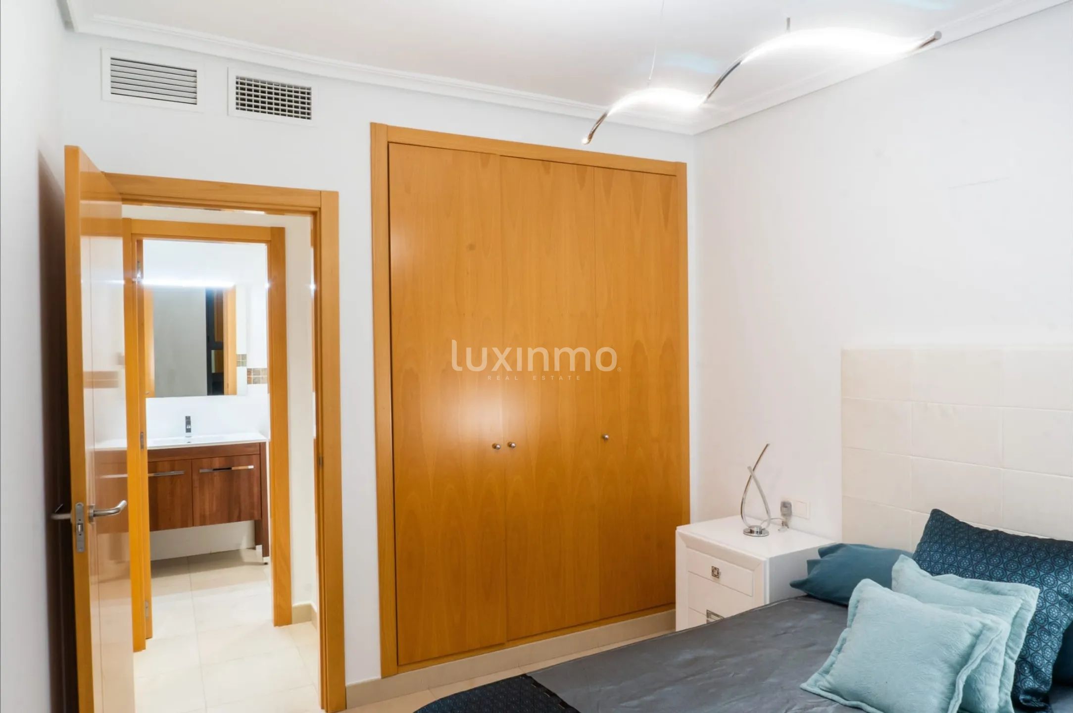 Moderne Wohnung in der 29. Etage mit Meerblick — photo 15